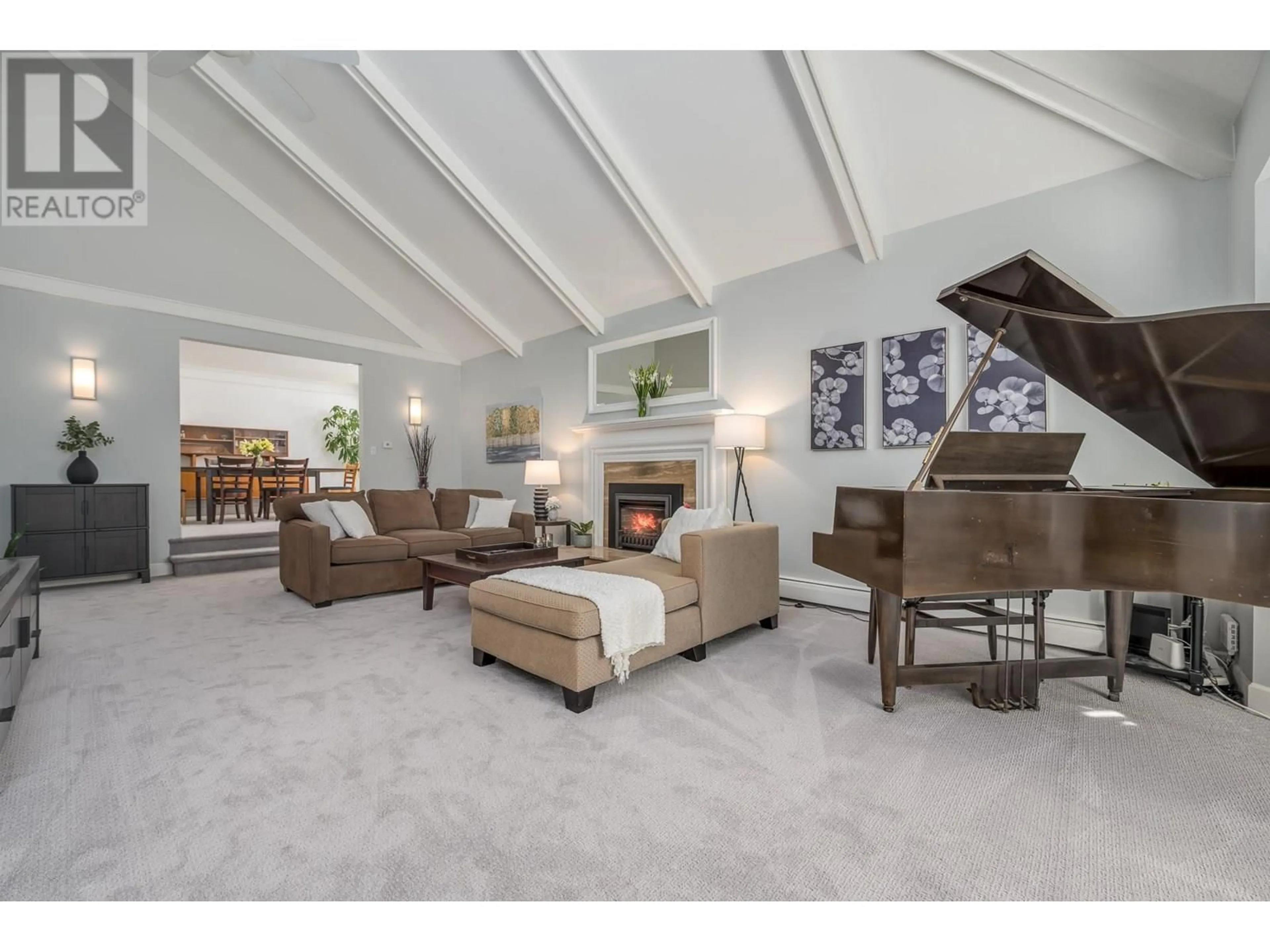 Living room with furniture, carpet floor for 45 PARKGROVE CRESCENT, Delta British Columbia V4L2J8