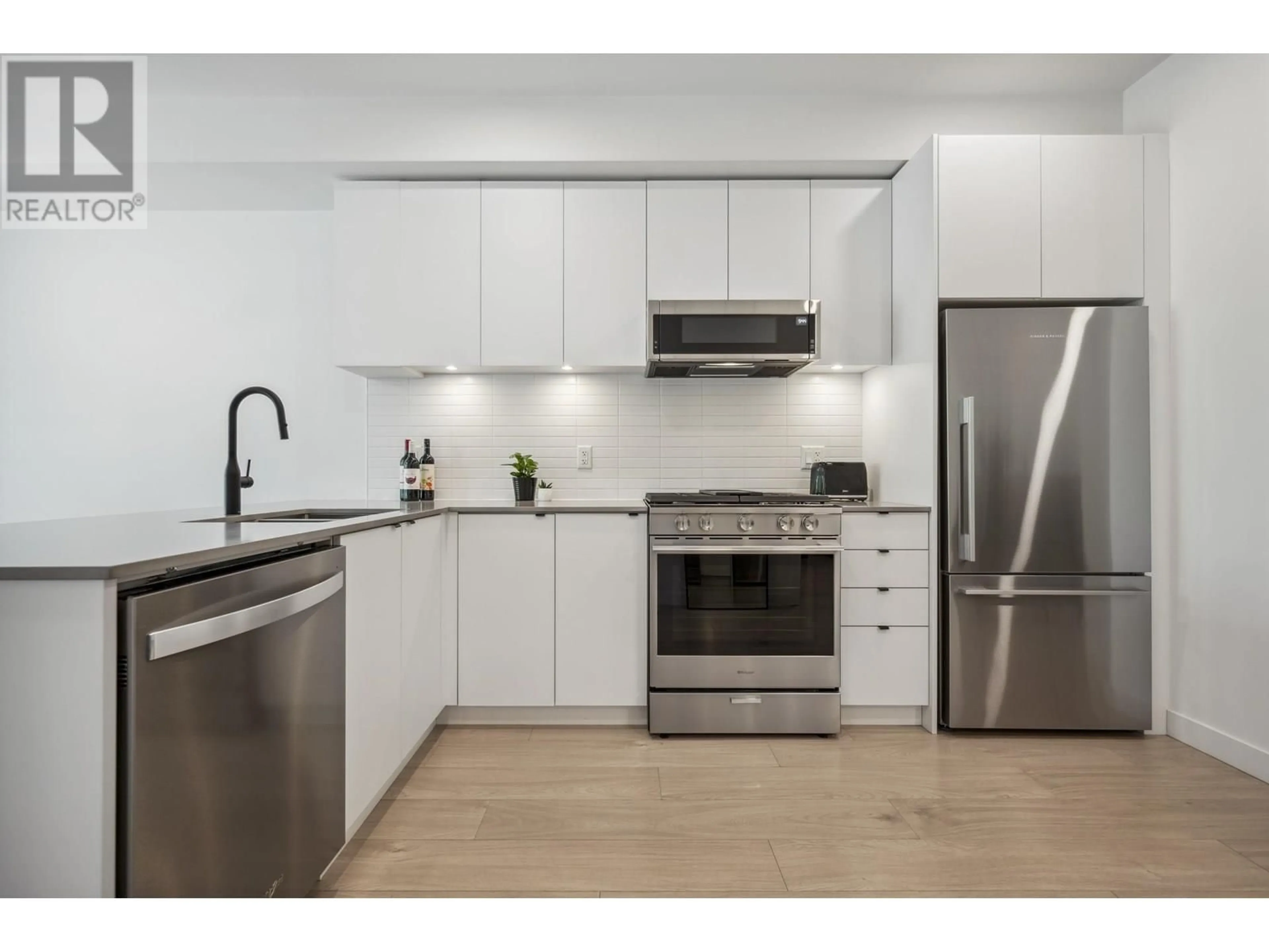 Standard kitchen, unknown for 314 - 2345 RINDALL AVENUE, Port Coquitlam British Columbia V3C1V3