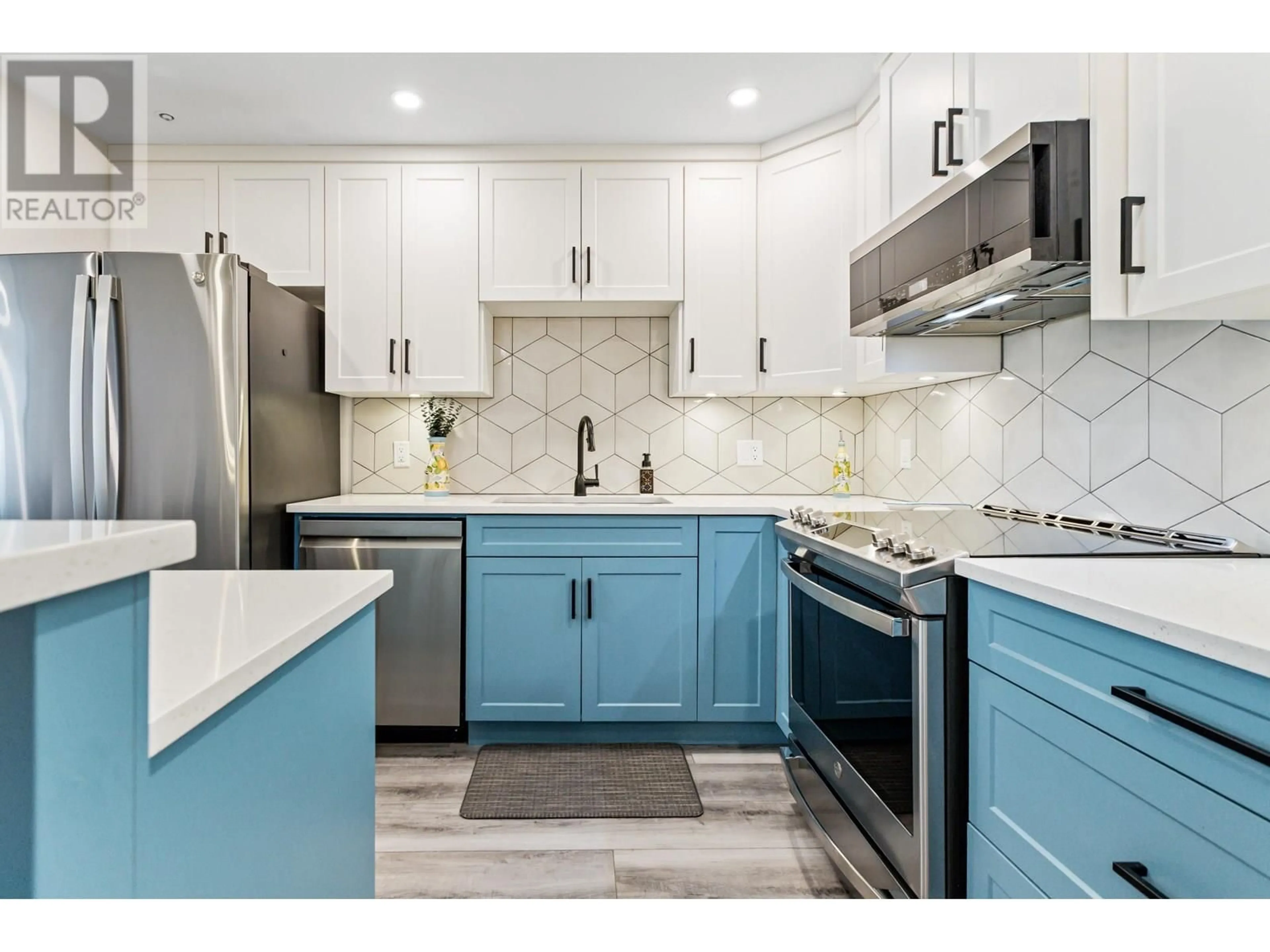 Open concept kitchen, ceramic/tile floor for 110 - 19131 FORD ROAD, Pitt Meadows British Columbia V3Y2R5