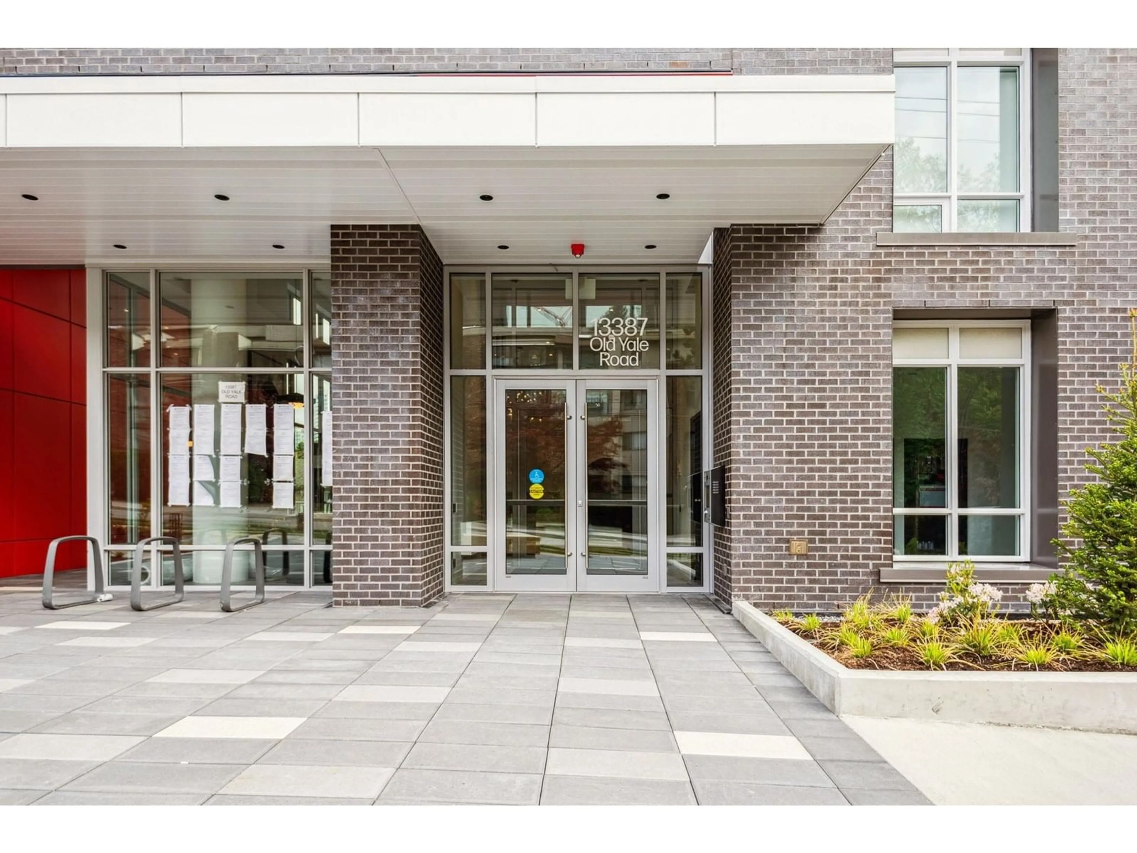 Indoor foyer for 1709 - 13387 OLD YALE, Surrey British Columbia V3T0S4