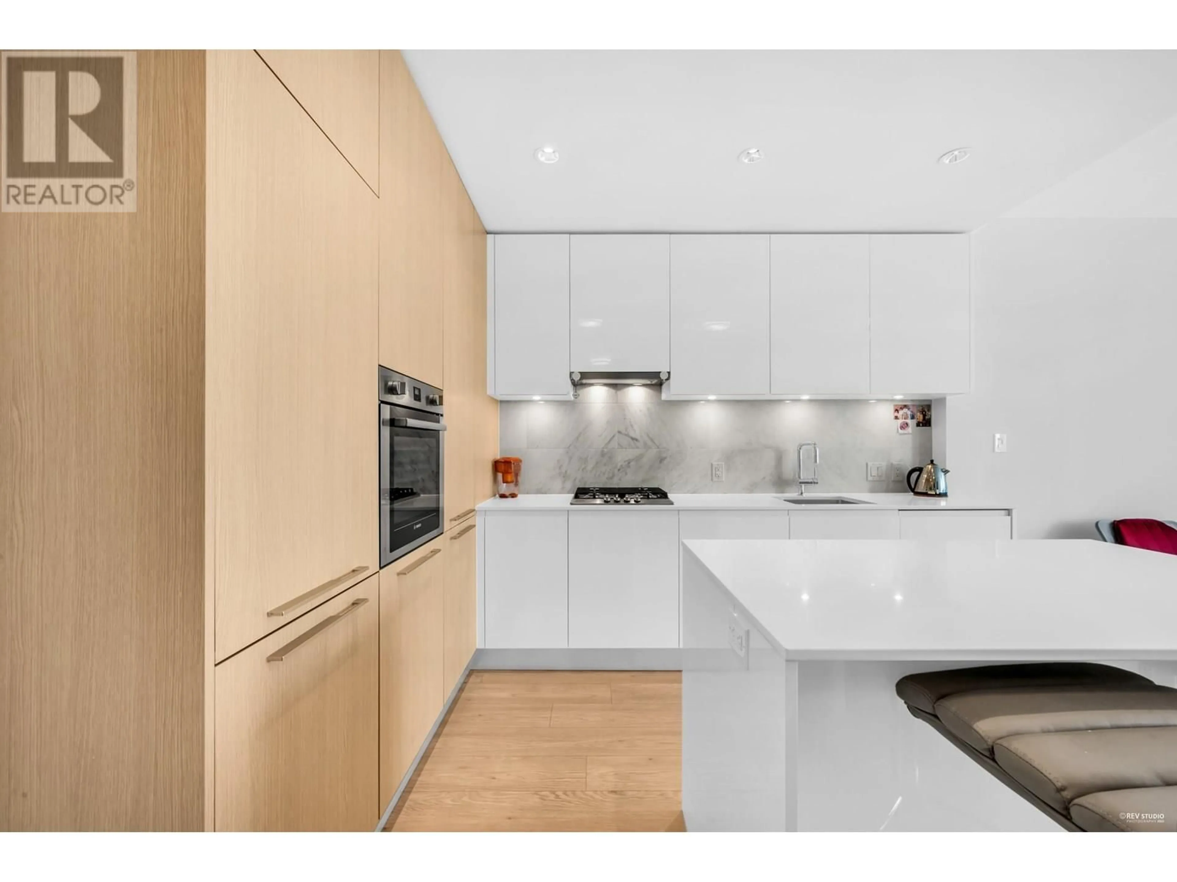 Contemporary kitchen, unknown for 4704 - 1955 ALPHA WAY, Vancouver British Columbia V5C0K6