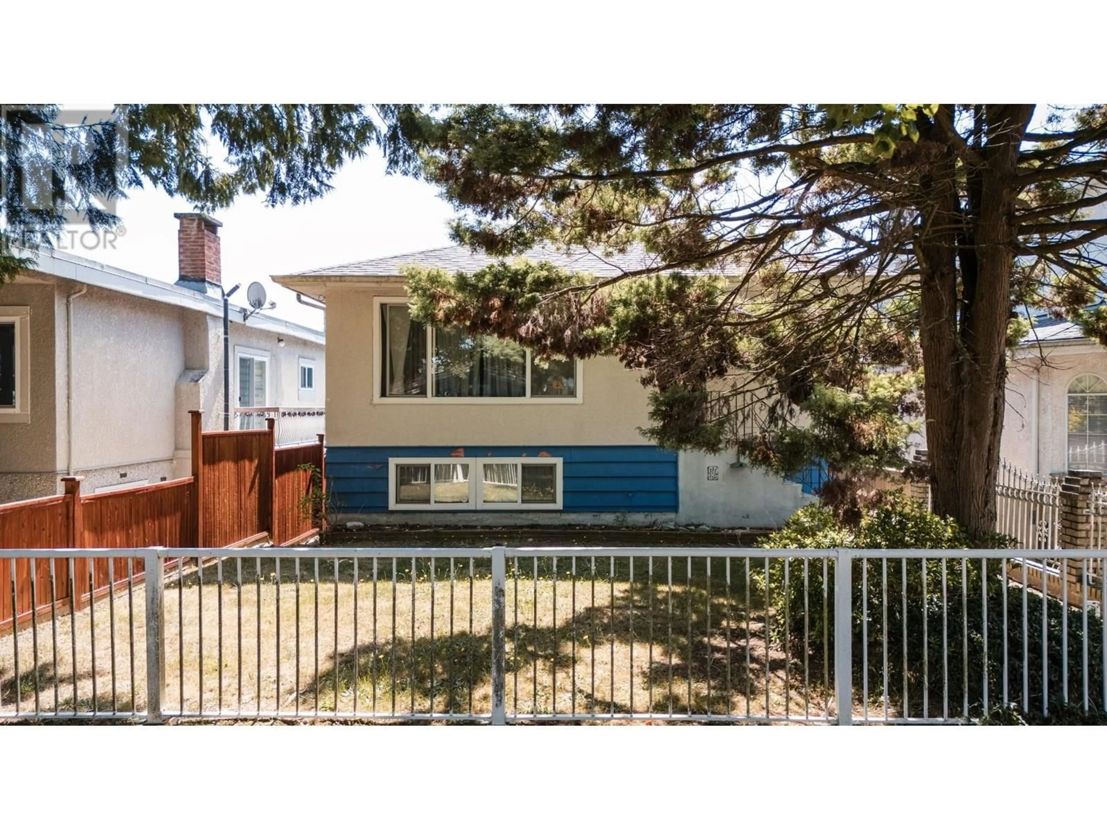 Home with vinyl exterior material, street for 5120 FAIRMONT STREET, Vancouver British Columbia V5R3V3