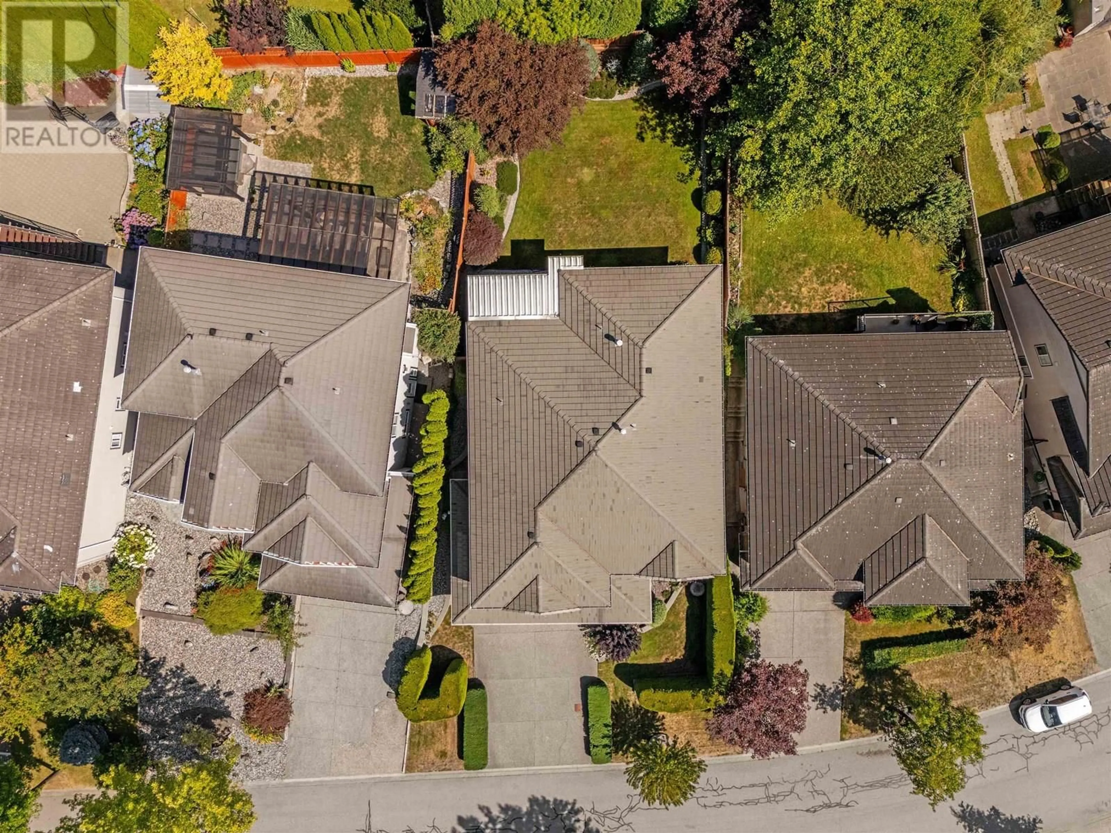 A pic from outside/outdoor area/front of a property/back of a property/a pic from drone, street for 10536 SLATFORD STREET, Maple Ridge British Columbia V2W1E3