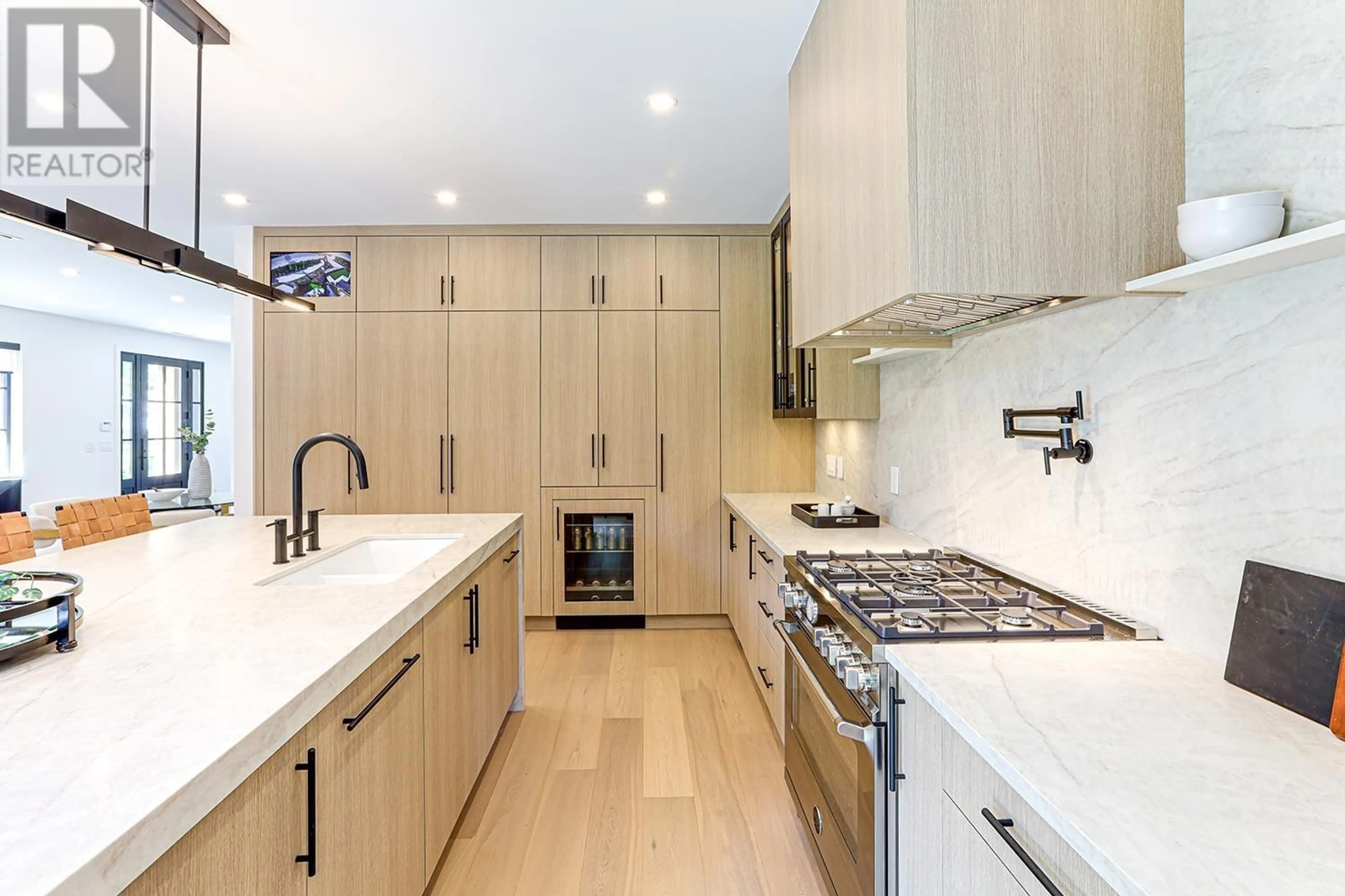 Contemporary kitchen, unknown for 6009 16 AVENUE, Delta British Columbia V4L1H5