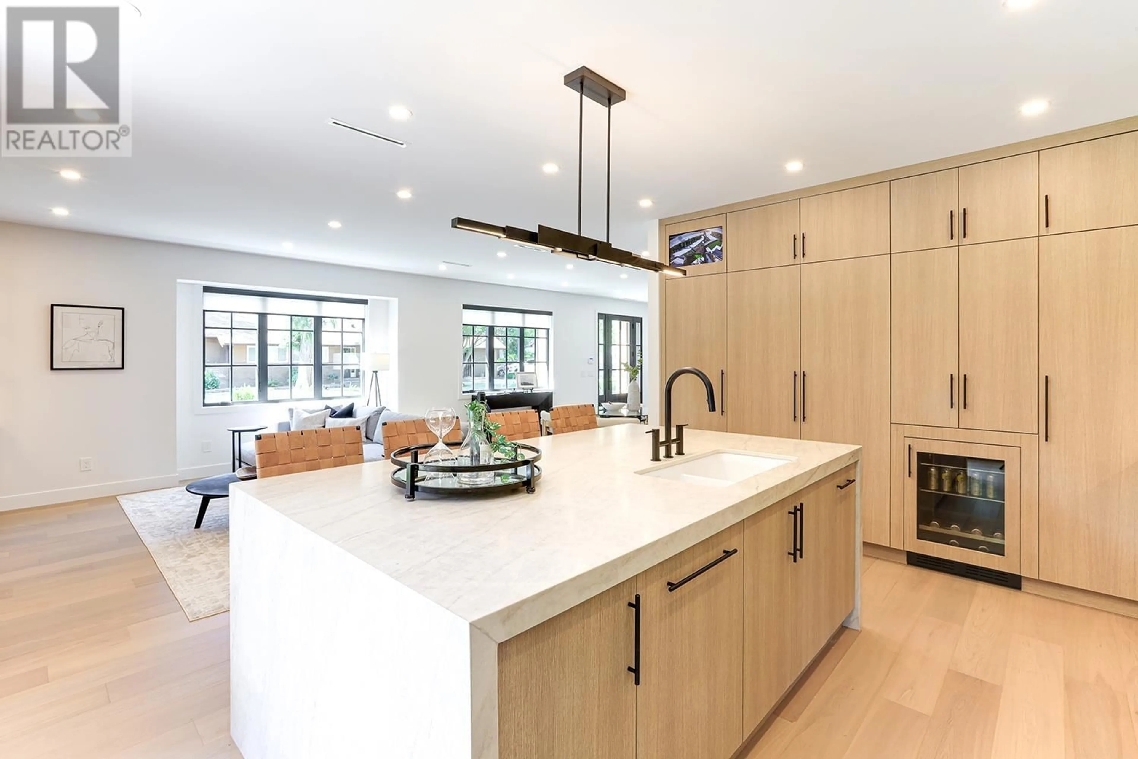 Open concept kitchen, ceramic/tile floor for 6009 16 AVENUE, Delta British Columbia V4L1H5