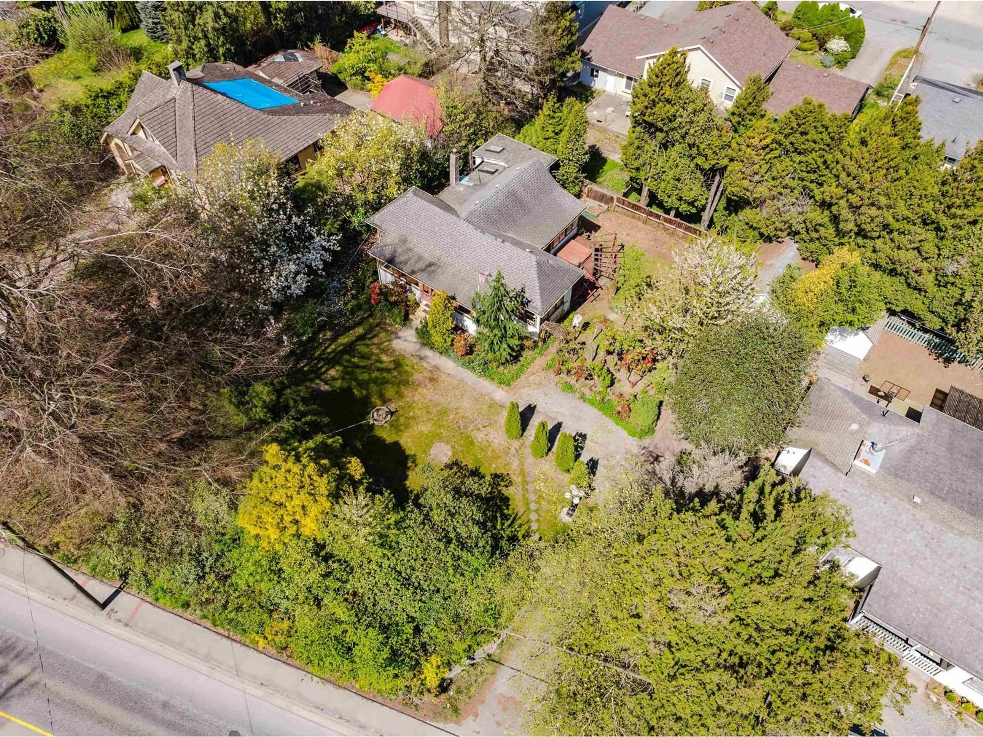 A pic from outside/outdoor area/front of a property/back of a property/a pic from drone, street for 33601 1ST, Mission British Columbia V2V1H3