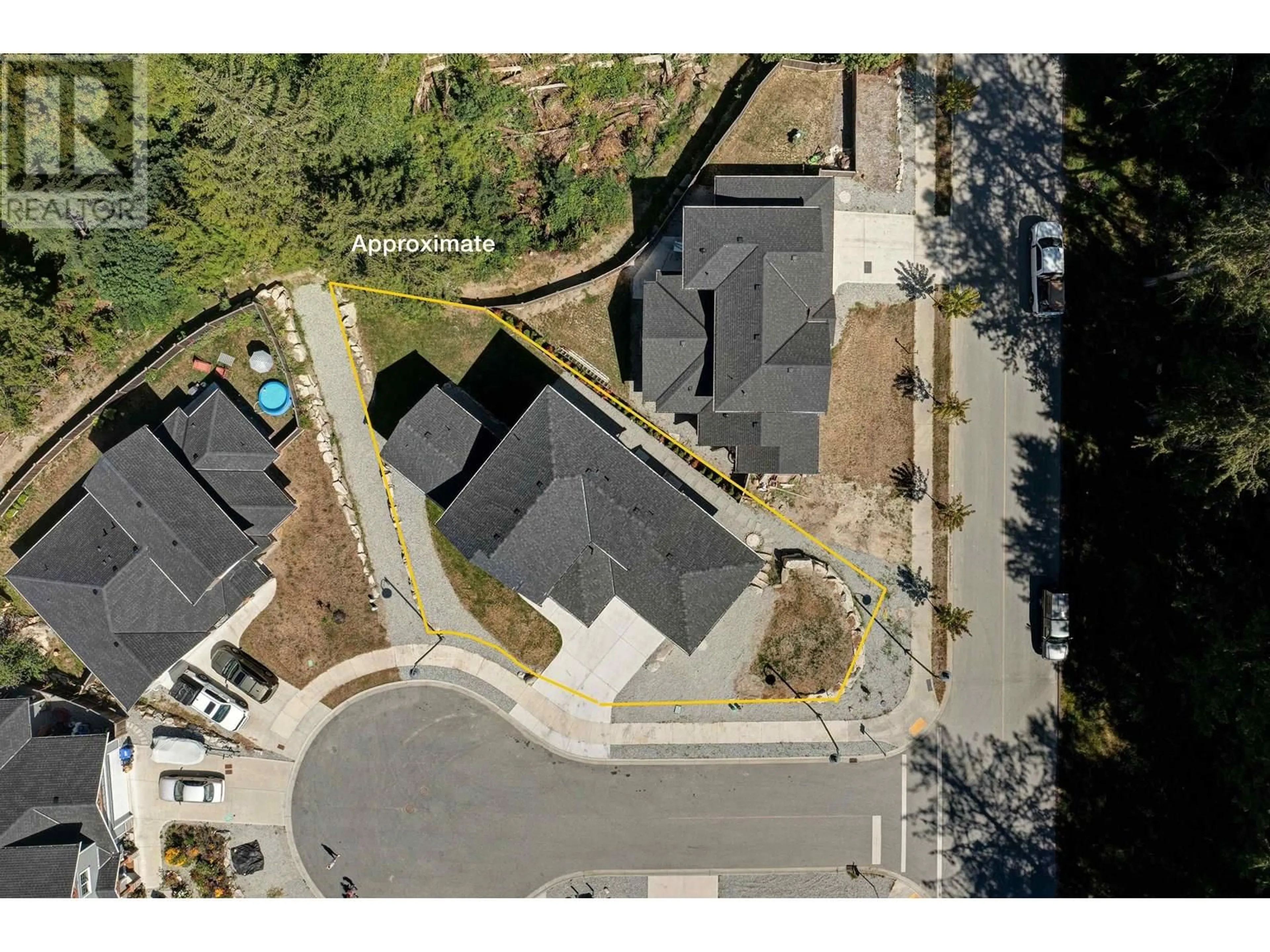 A pic from outside/outdoor area/front of a property/back of a property/a pic from drone, street for 6072 HEARTWOOD PLACE, Sechelt British Columbia V7Z0P9
