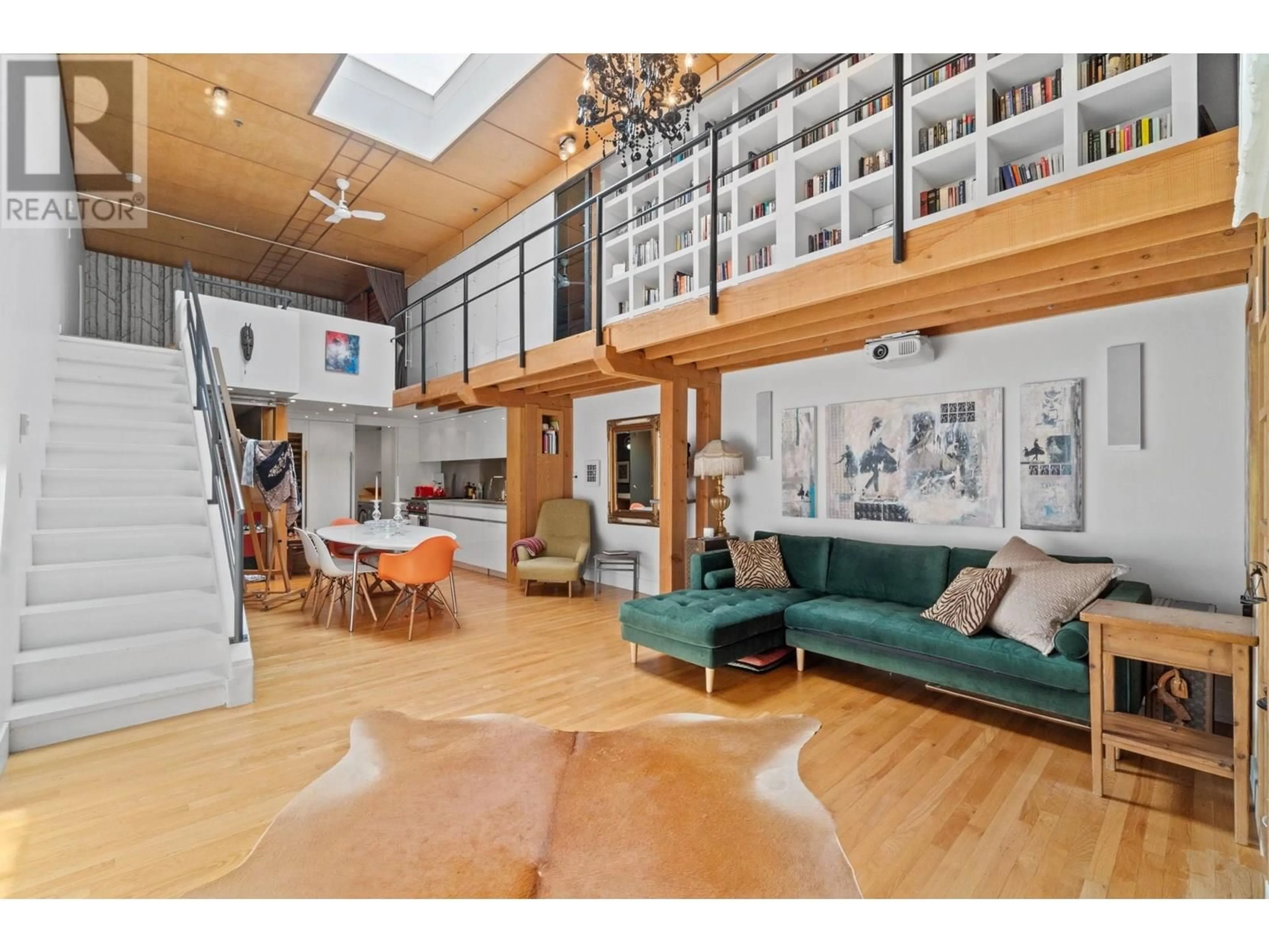 Indoor foyer for 3 - 1227 7TH AVENUE, Vancouver British Columbia V5T1R1
