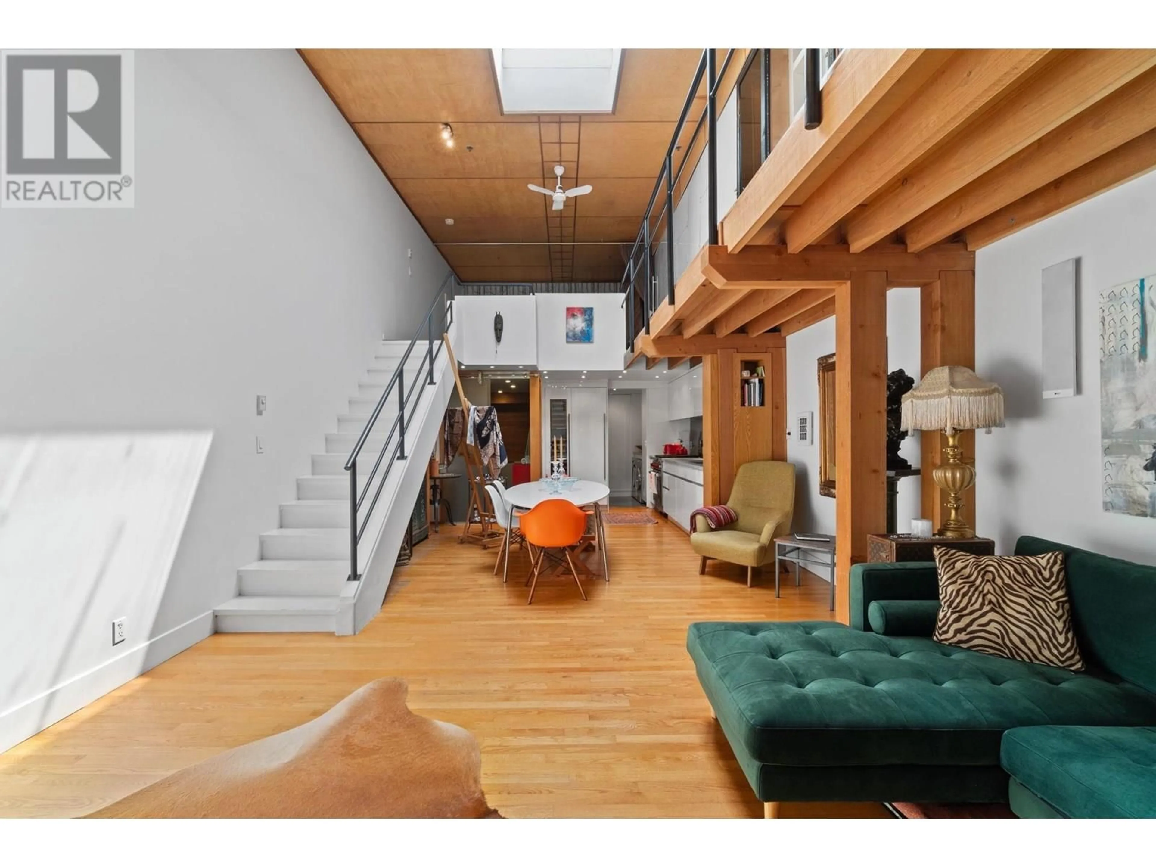 Indoor foyer for 3 - 1227 7TH AVENUE, Vancouver British Columbia V5T1R1