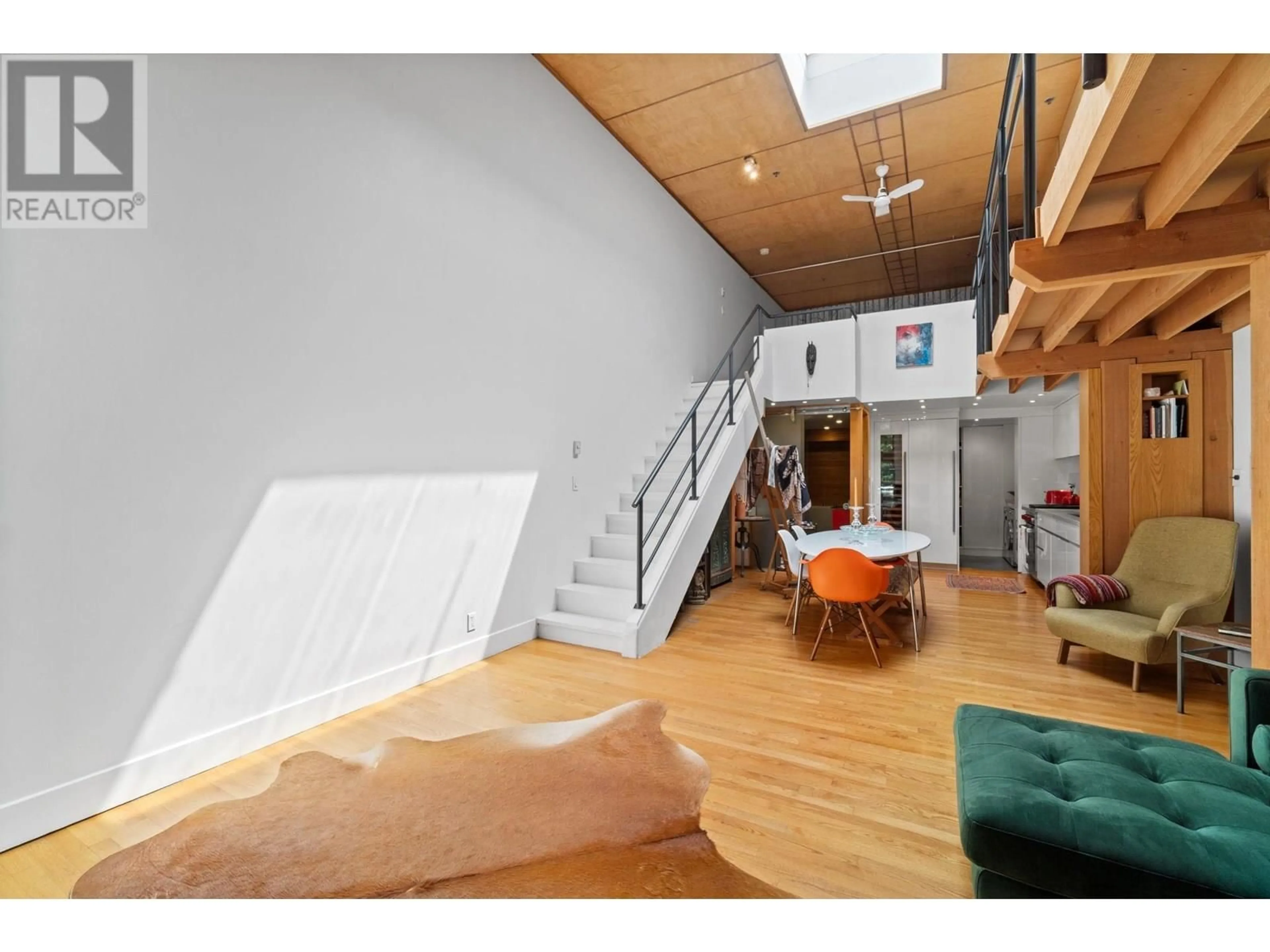 Indoor foyer for 3 - 1227 7TH AVENUE, Vancouver British Columbia V5T1R1
