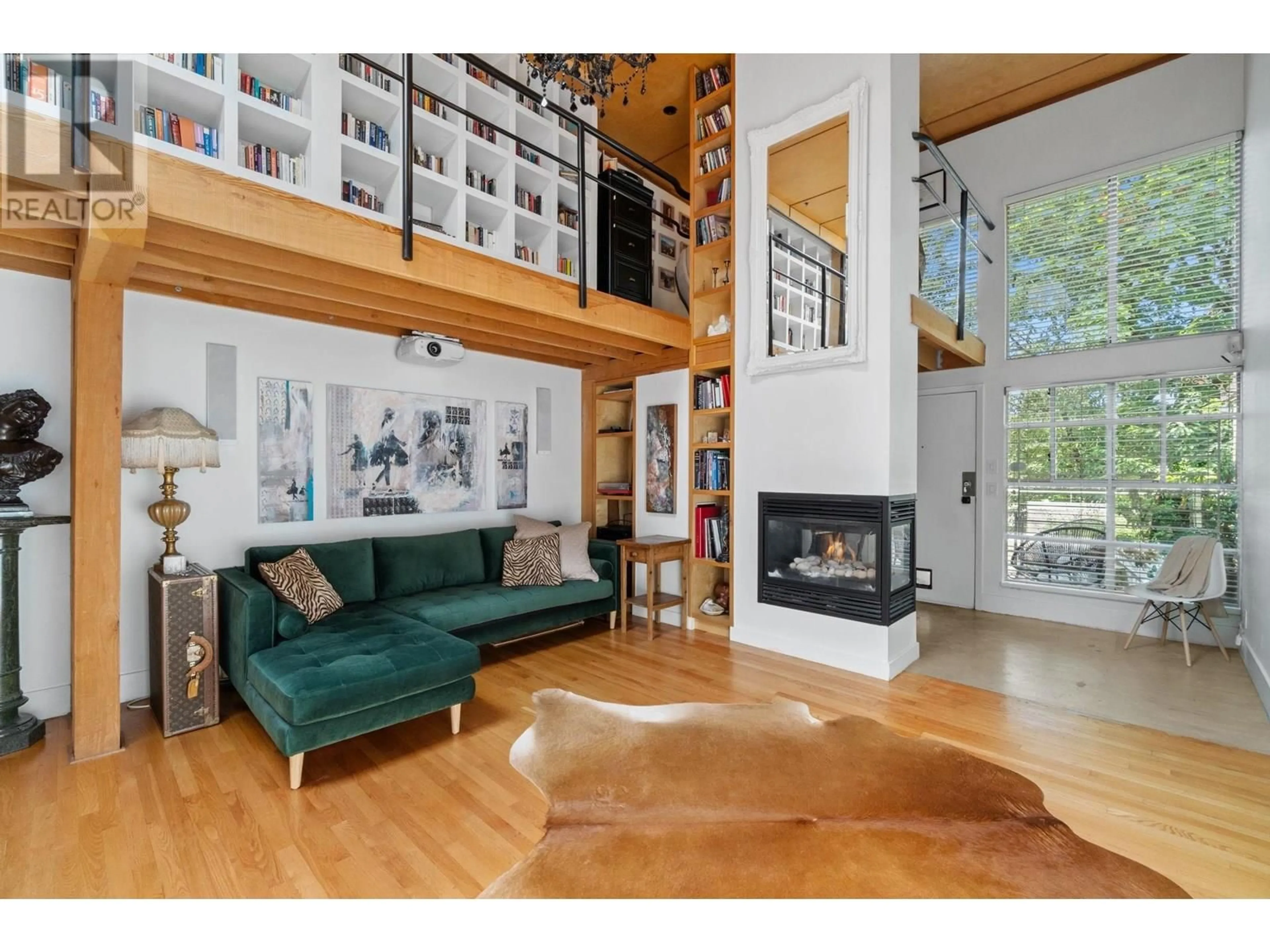 Living room with furniture, wood/laminate floor for 3 - 1227 7TH AVENUE, Vancouver British Columbia V5T1R1