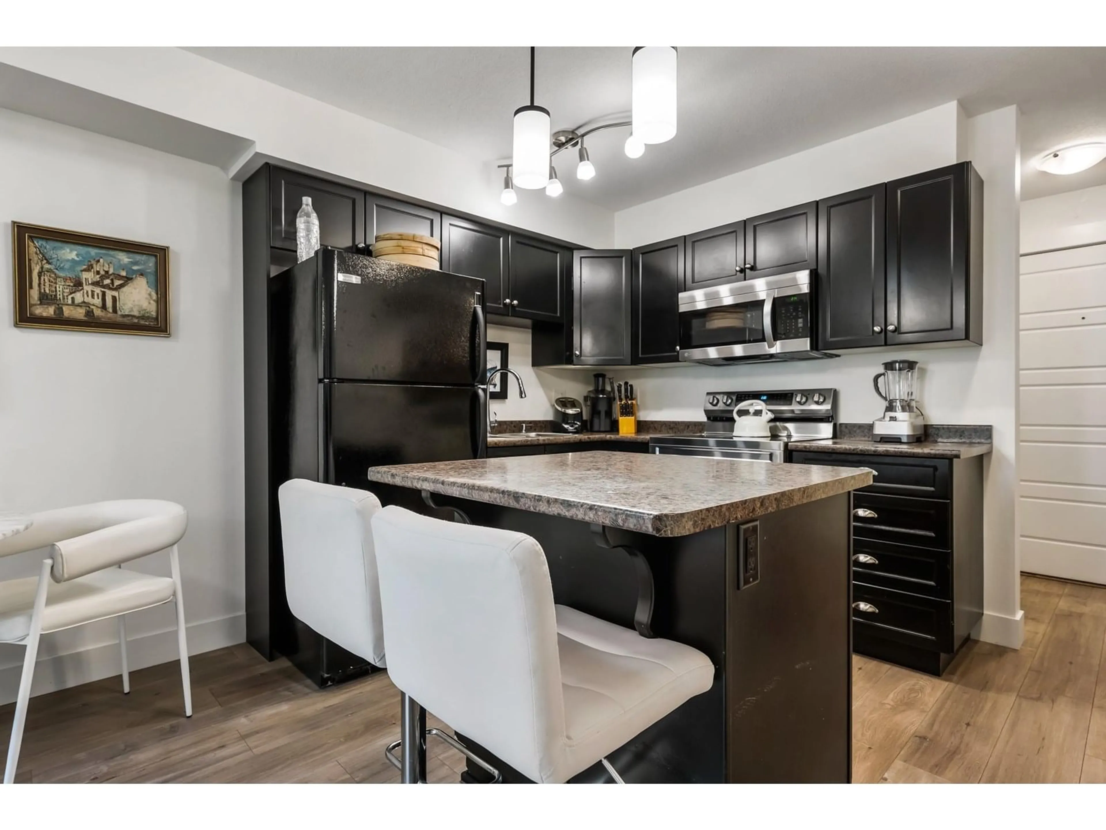 Open concept kitchen, unknown for 116 - 30525 CARDINAL, Abbotsford British Columbia V2T2C8