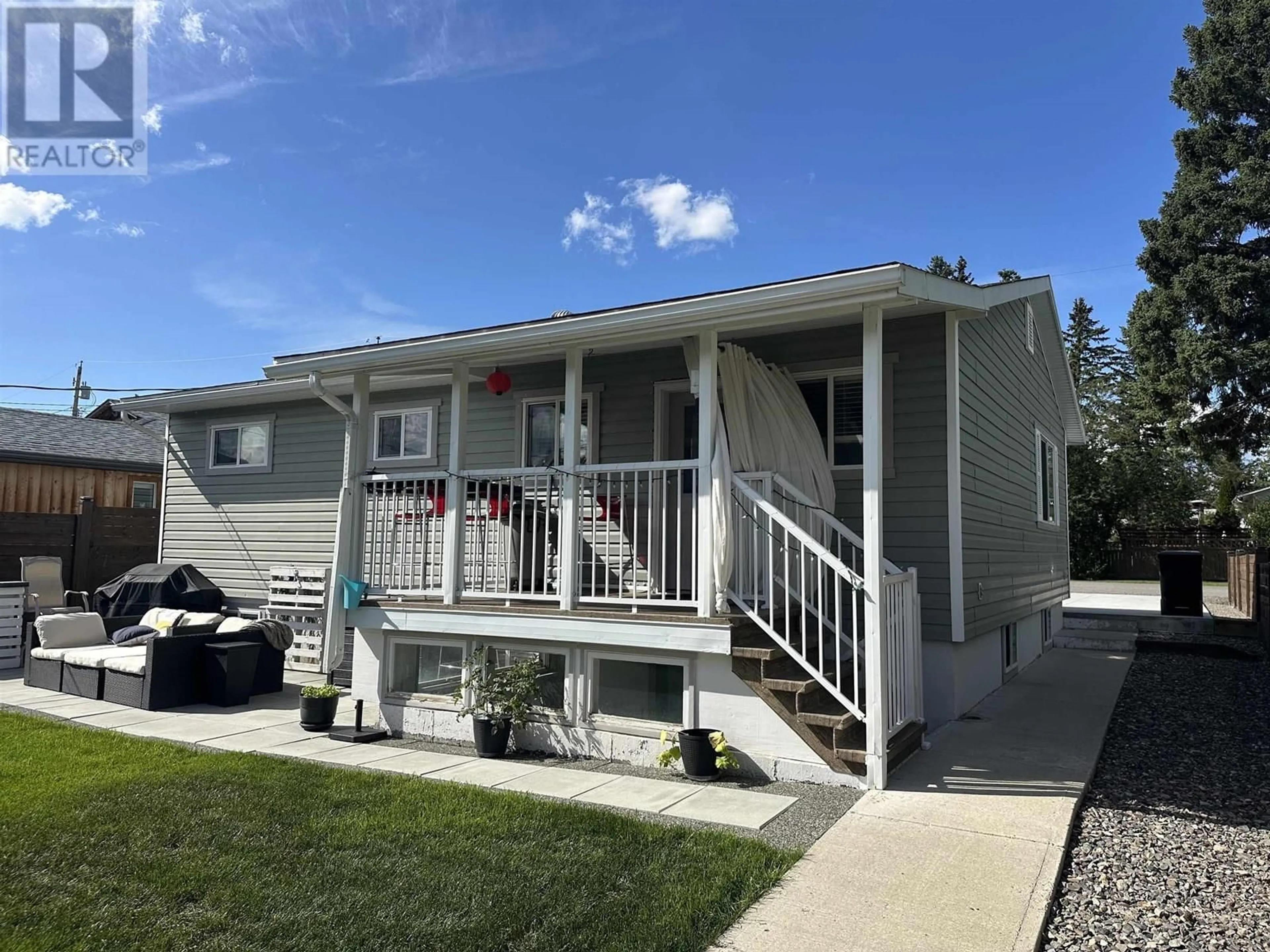 Home with vinyl exterior material, street for 364 WEST COLUMBIA STREET, Vanderhoof British Columbia V0J3A0