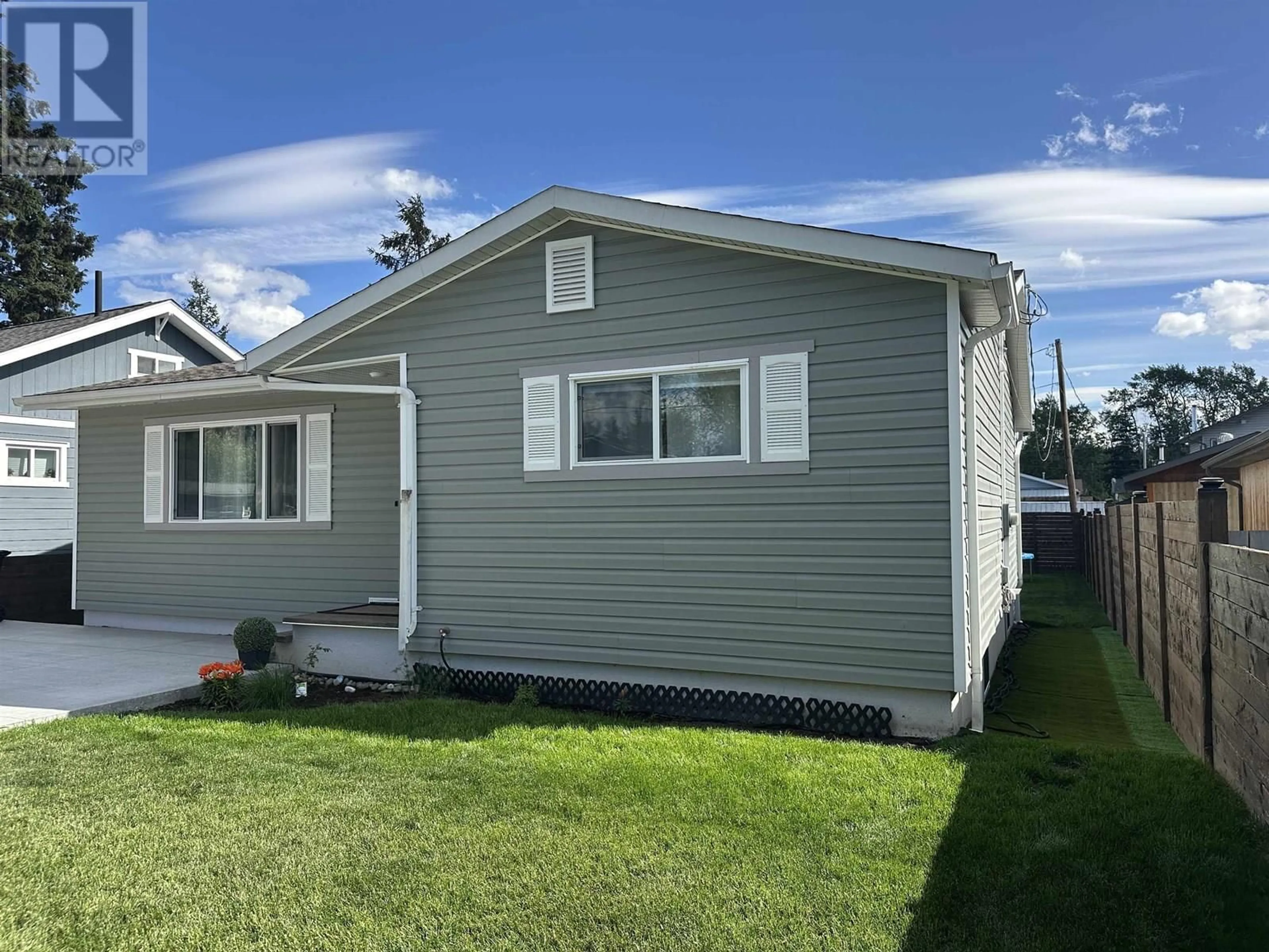 Home with vinyl exterior material, street for 364 WEST COLUMBIA STREET, Vanderhoof British Columbia V0J3A0