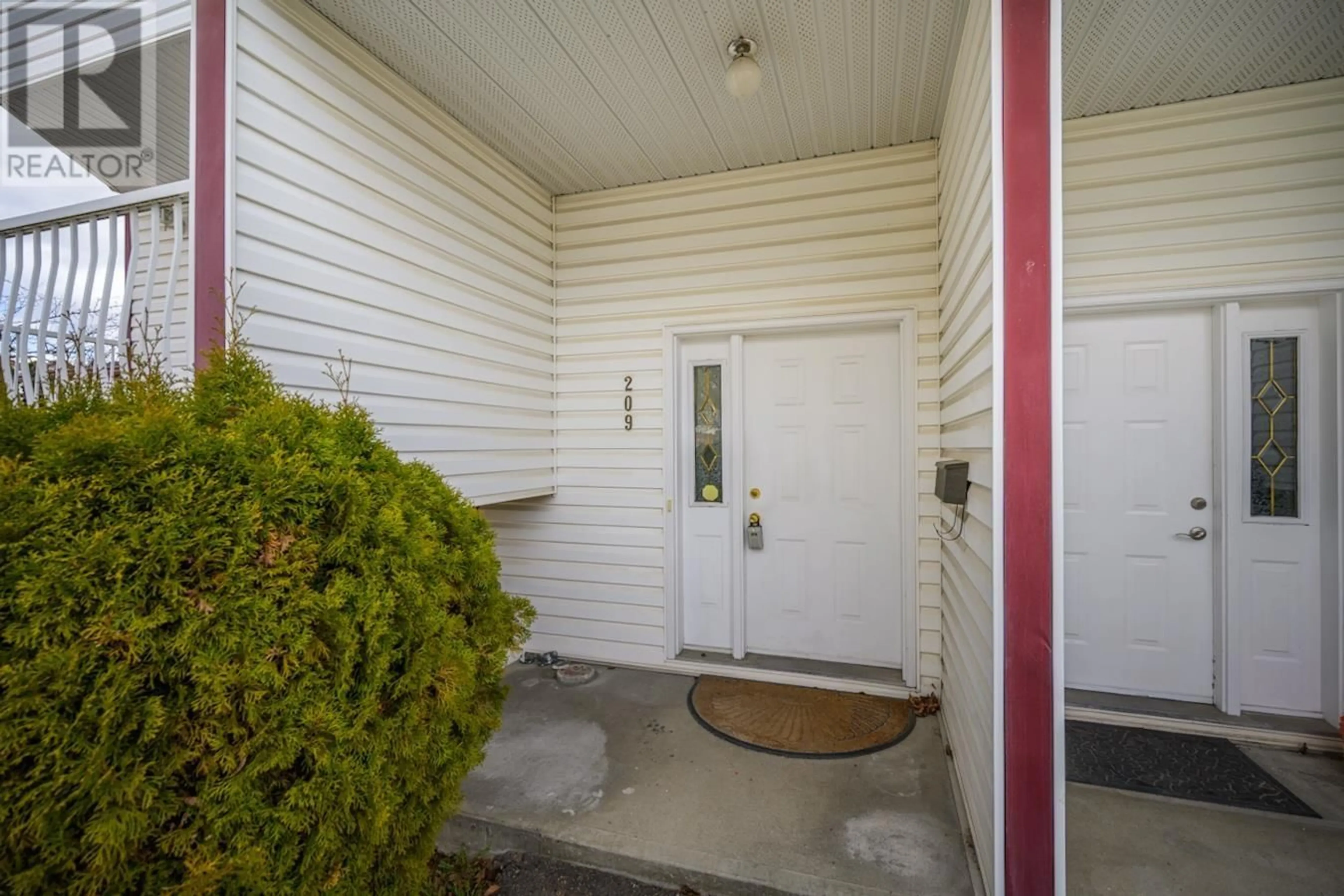 Indoor entryway for 209 - 3363 WESTWOOD DRIVE, Prince George British Columbia V2N1S4