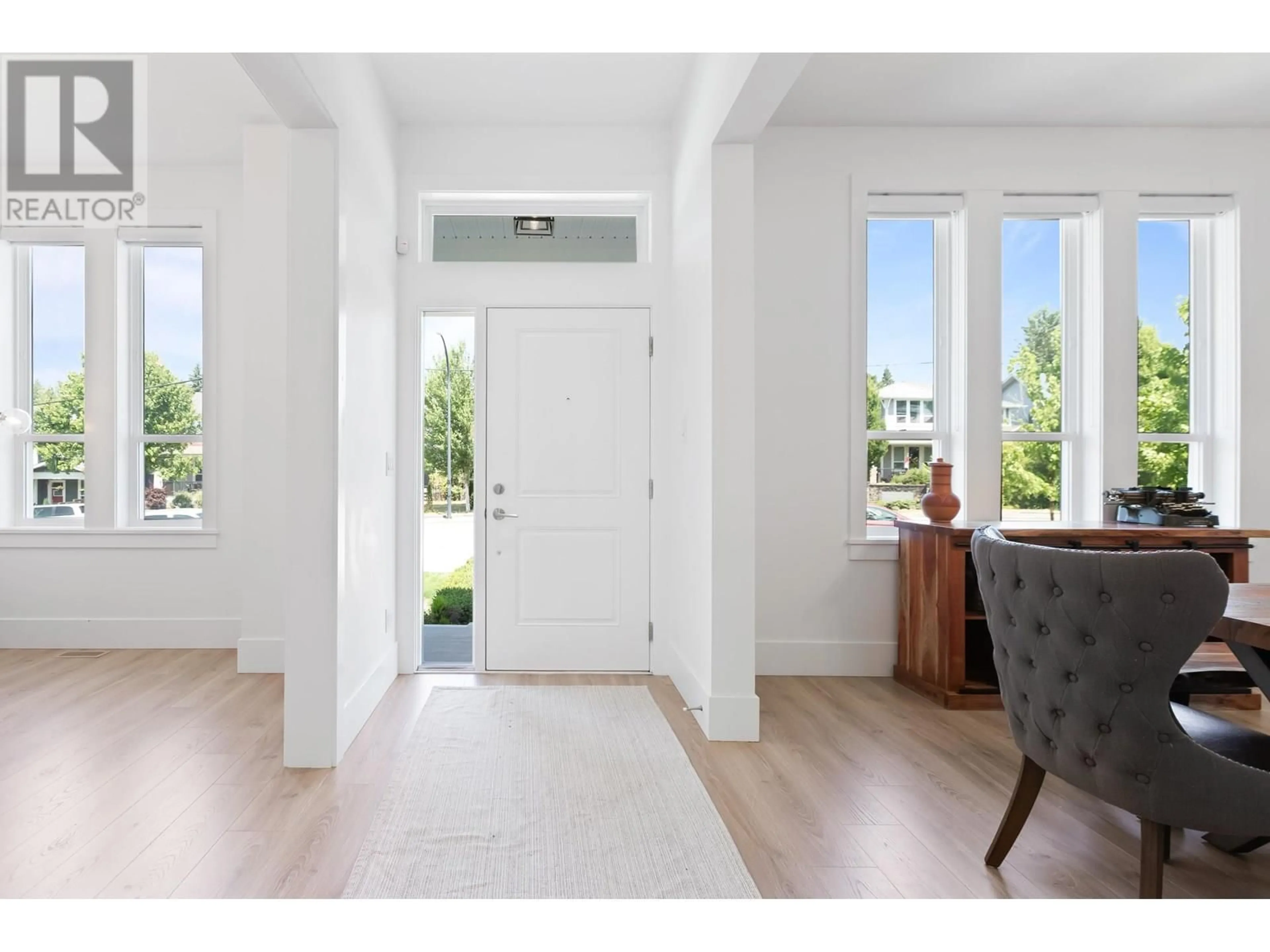 Indoor entryway for 24398 112 AVENUE, Maple Ridge British Columbia V2W1H5