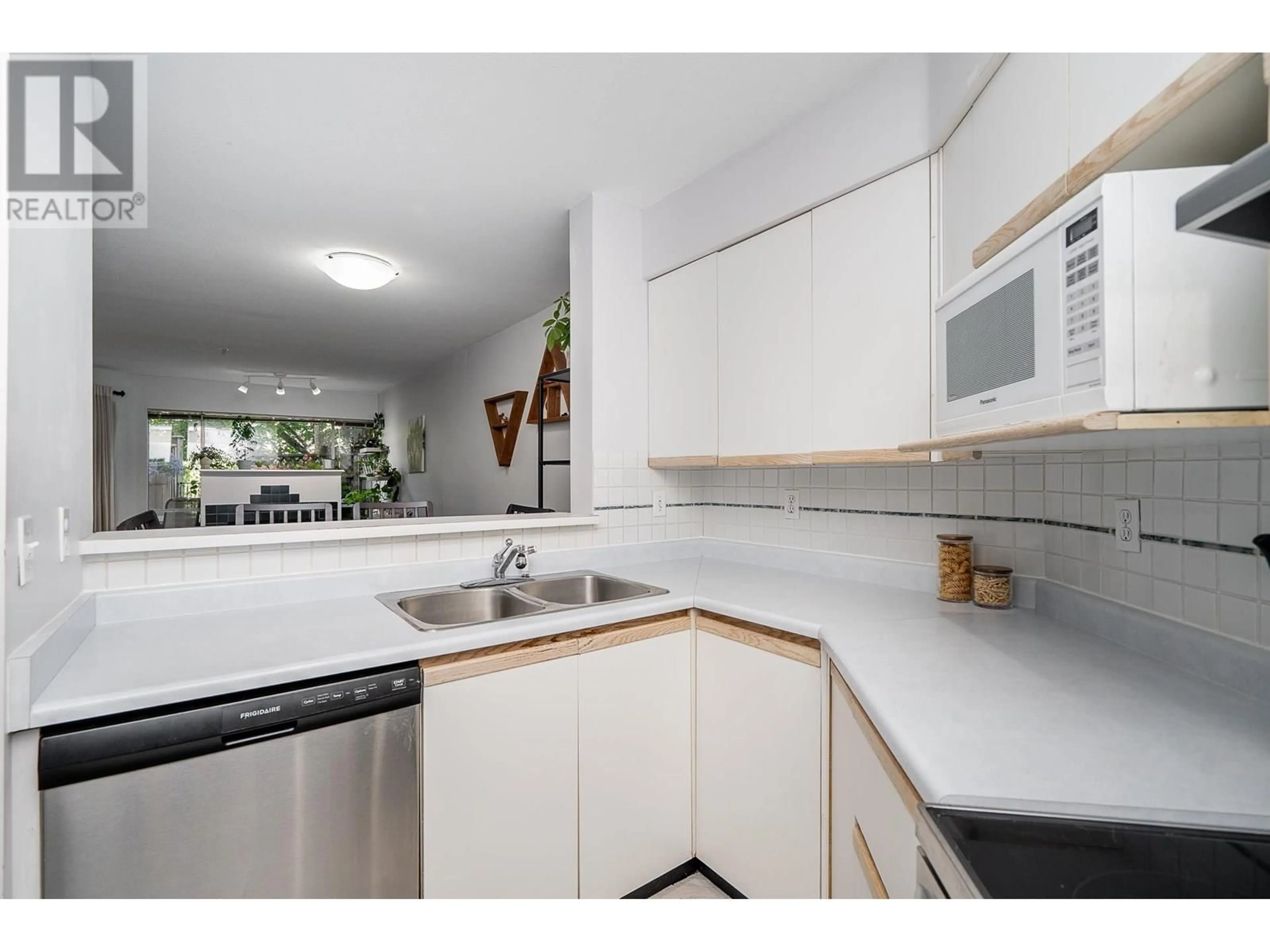 Standard kitchen, unknown for 111 - 2401 HAWTHORNE AVENUE, Port Coquitlam British Columbia V3C6R9