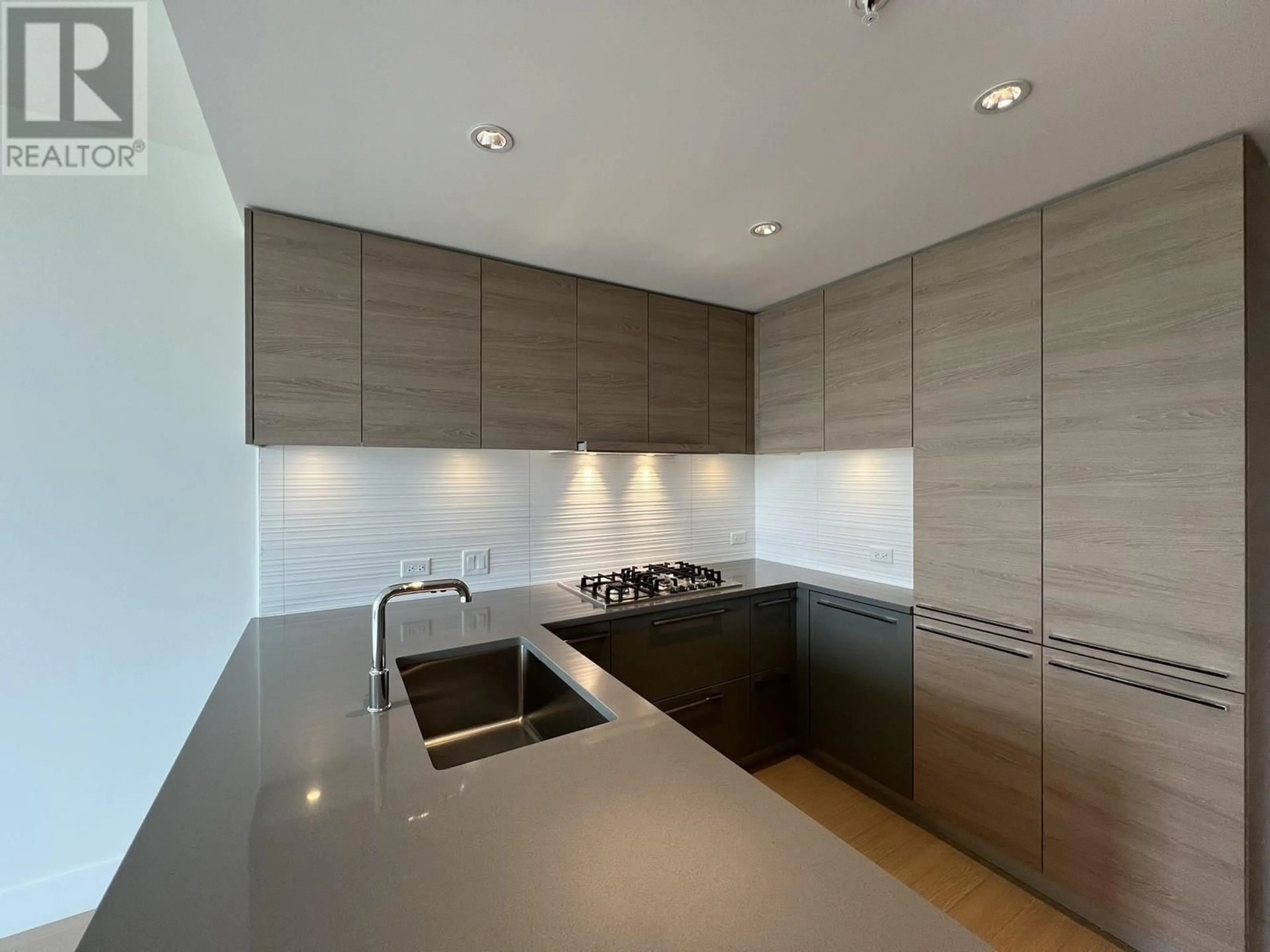 Contemporary kitchen, unknown for 903 - 7388 KINGSWAY, Burnaby British Columbia V3N0G9