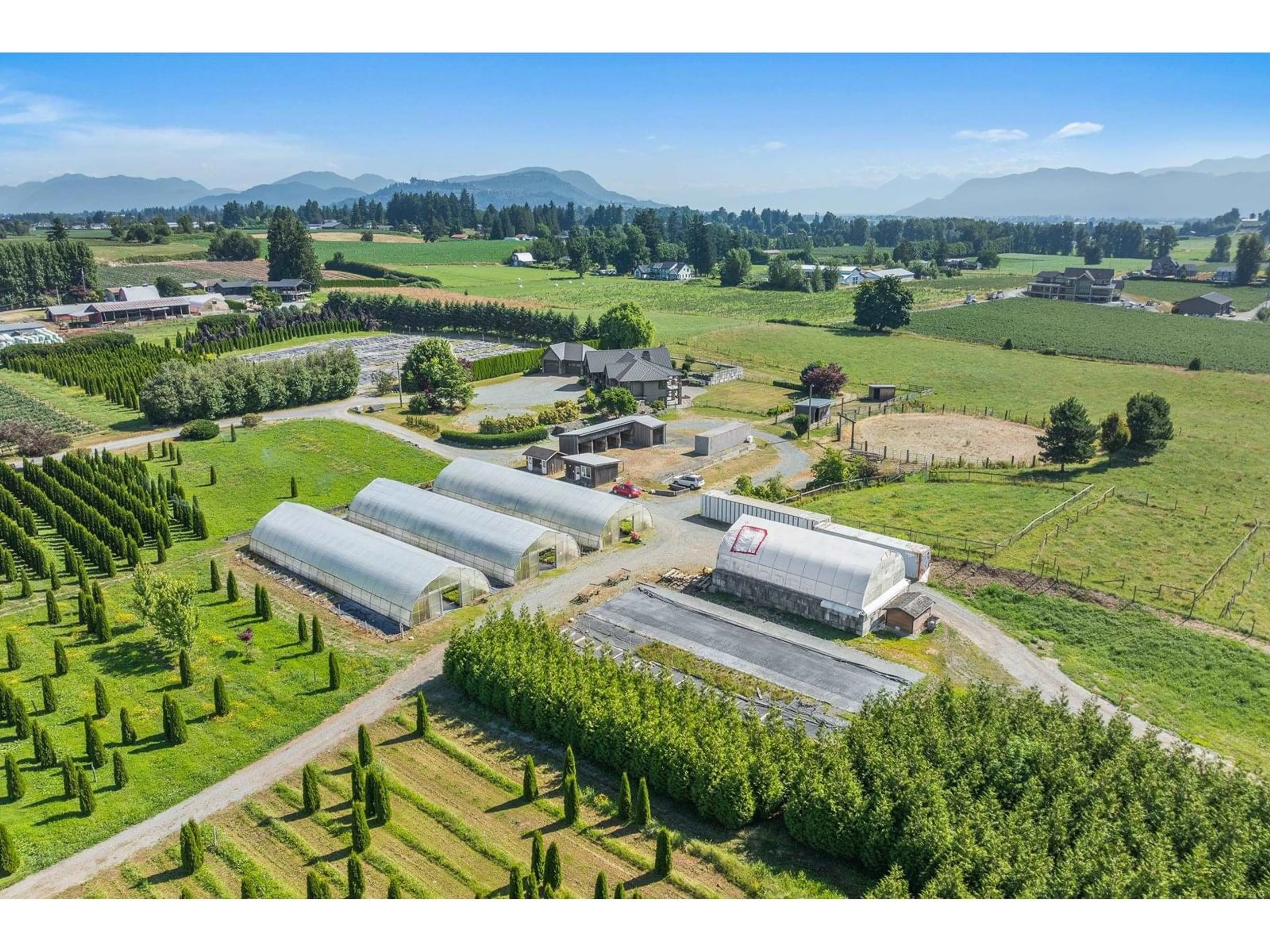 A pic from outside/outdoor area/front of a property/back of a property/a pic from drone, mountain view for 68 SHORT, Abbotsford British Columbia V2S8A7