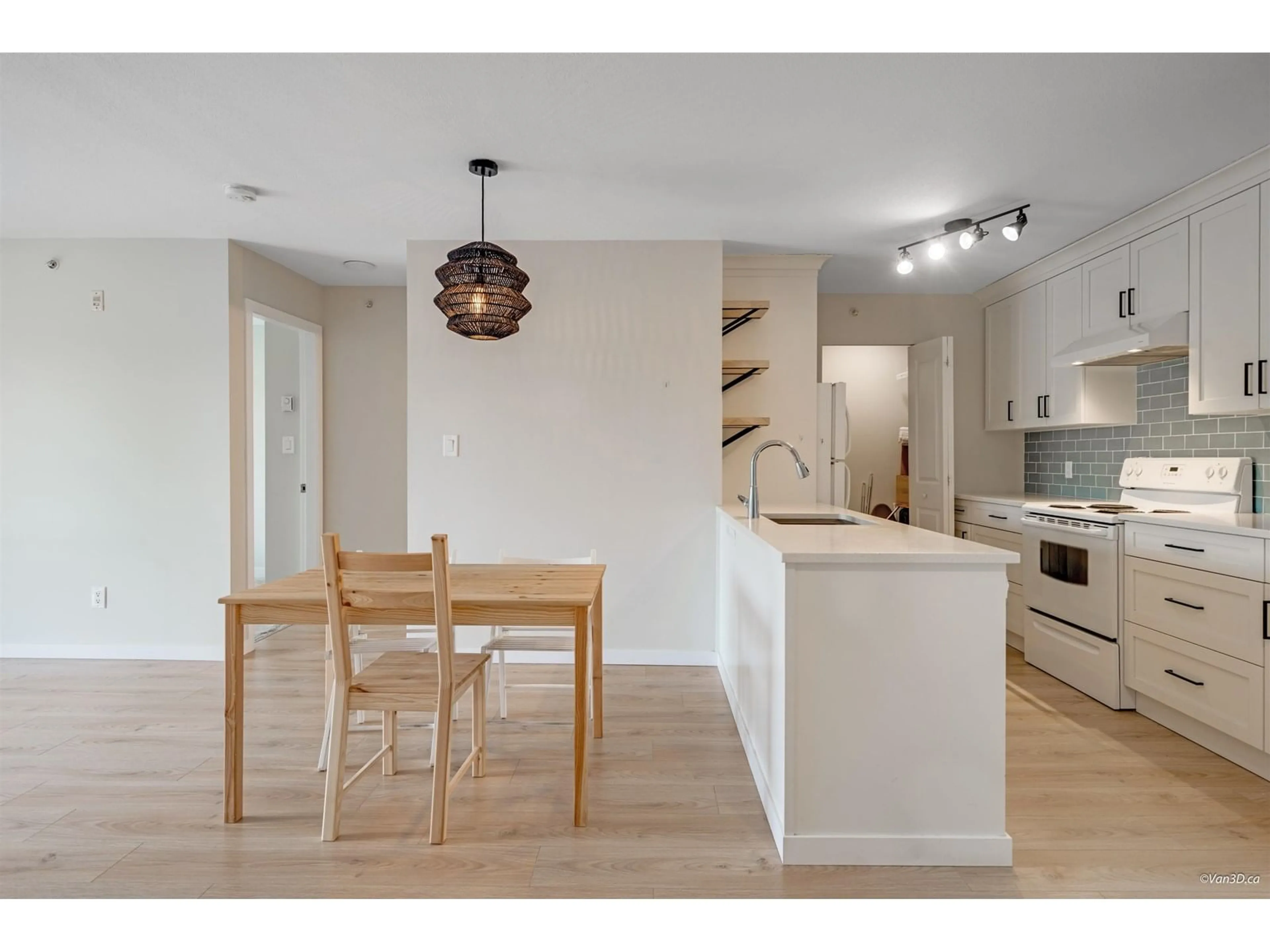 Open concept kitchen, wood/laminate floor for 409 - 33960 OLD YALE, Abbotsford British Columbia V2S2J9