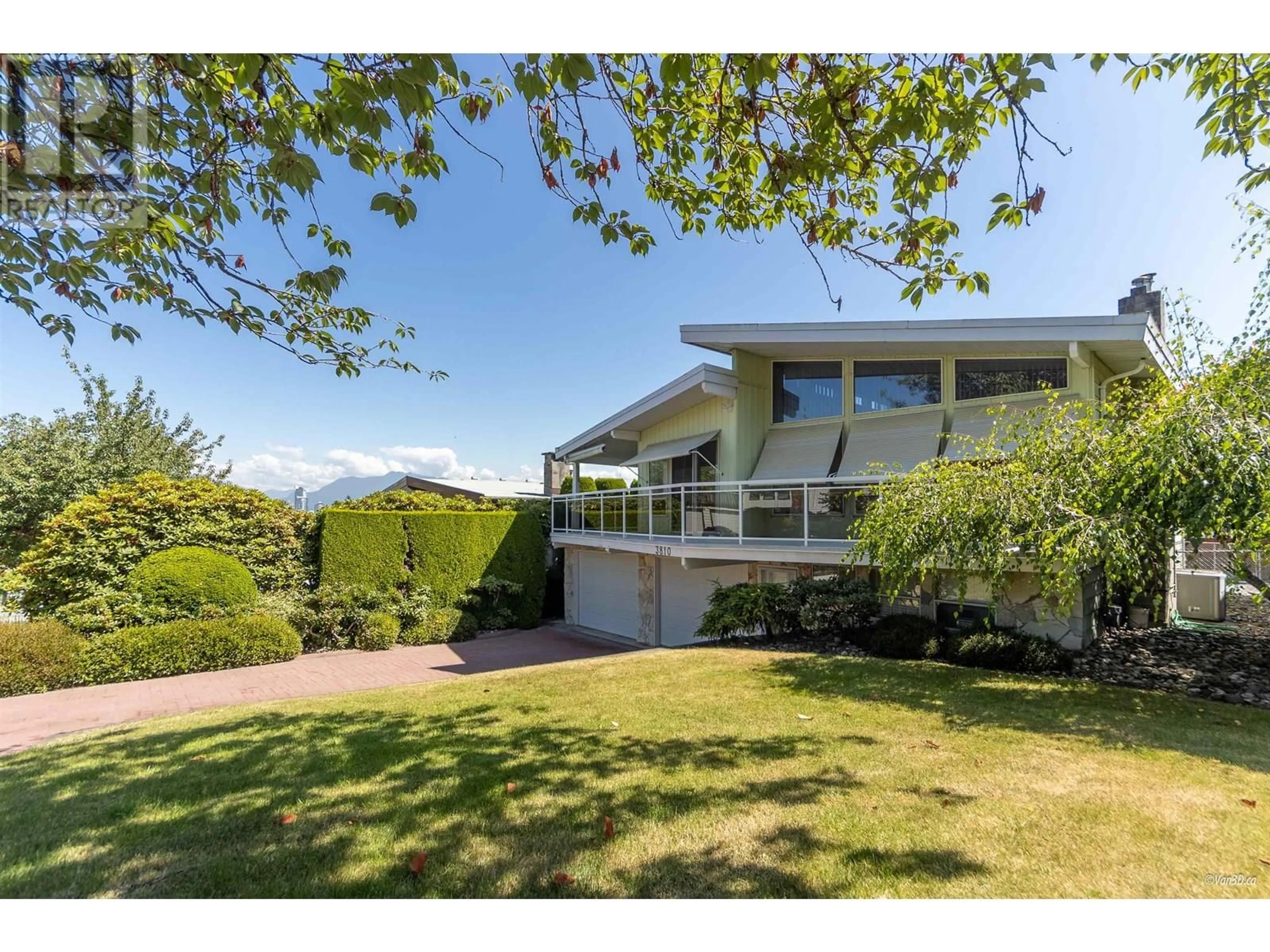 A pic from outside/outdoor area/front of a property/back of a property/a pic from drone, street for 3810 CARDIFF PLACE, Burnaby British Columbia V5G2G9