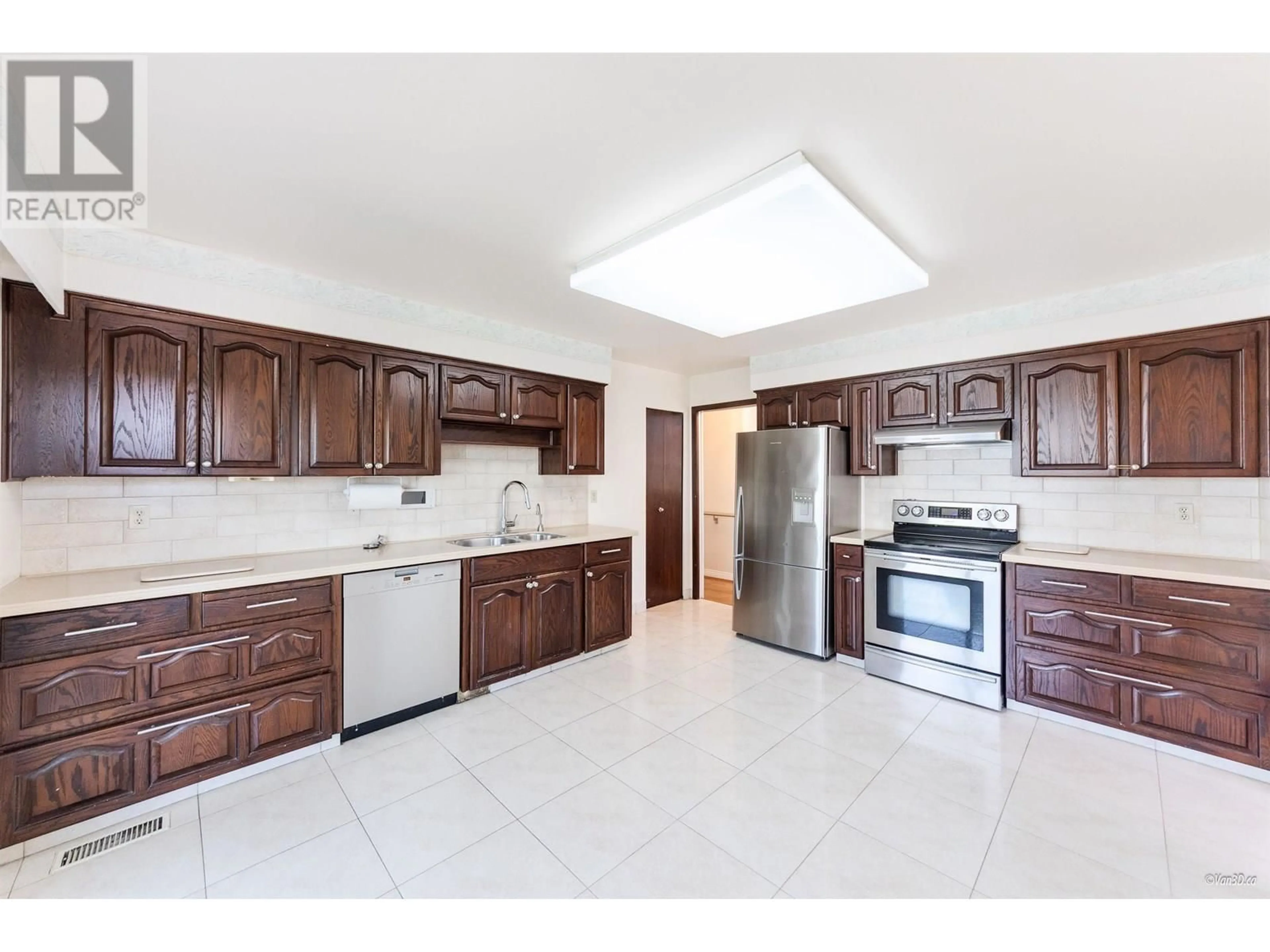 Open concept kitchen, ceramic/tile floor for 3810 CARDIFF PLACE, Burnaby British Columbia V5G2G9