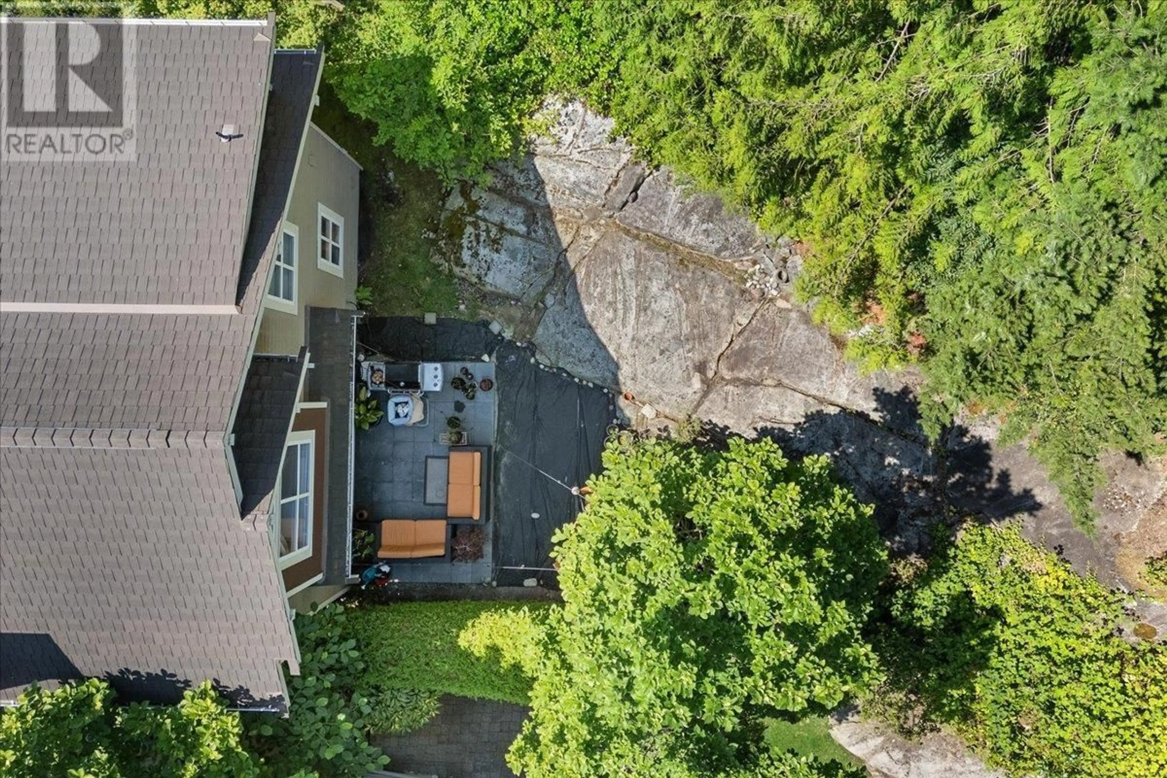 A pic from outside/outdoor area/front of a property/back of a property/a pic from drone, street for 4949 EDENDALE COURT, West Vancouver British Columbia V7W3H7