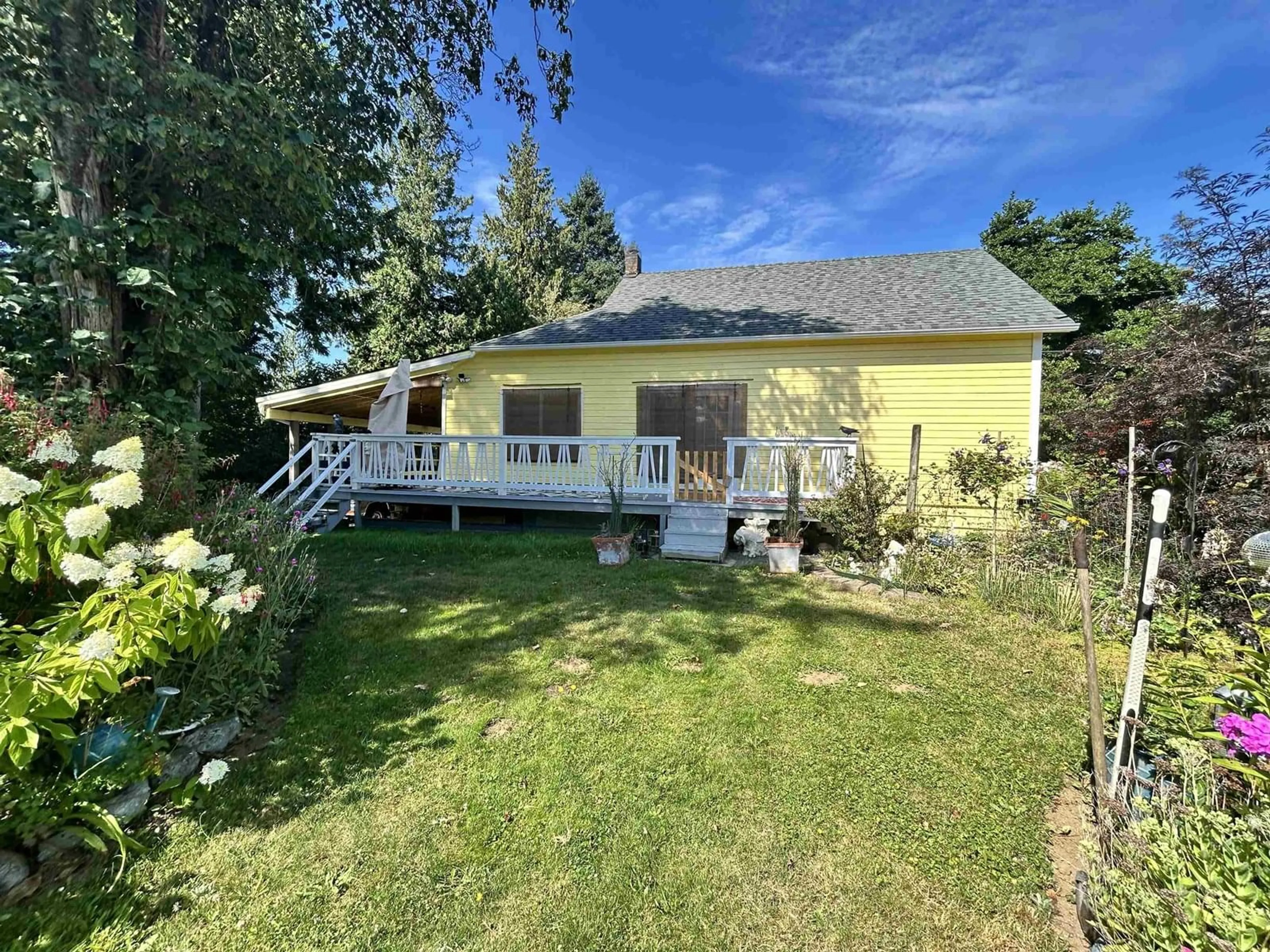 A pic from outside/outdoor area/front of a property/back of a property/a pic from drone, unknown for 32828 6TH, Mission British Columbia V2V1Y9