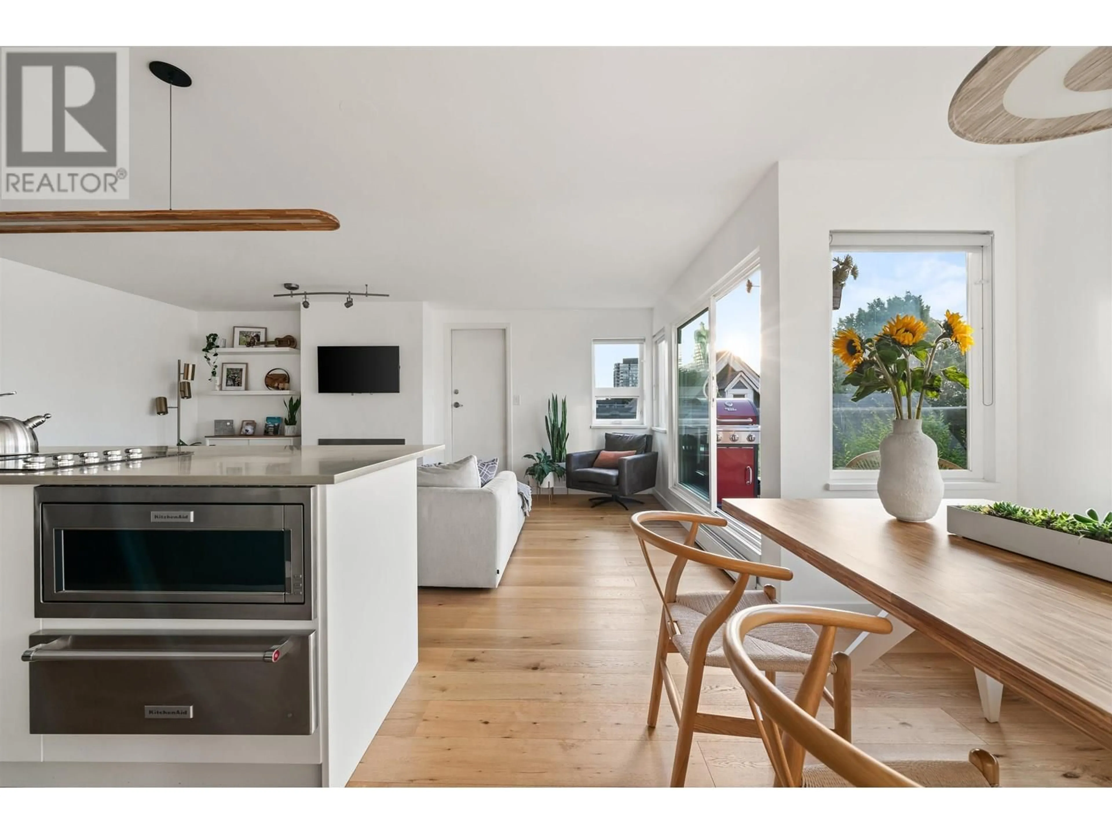 Open concept kitchen, wood/laminate floor for F - 1244 7TH AVENUE, Vancouver British Columbia V6H1B6