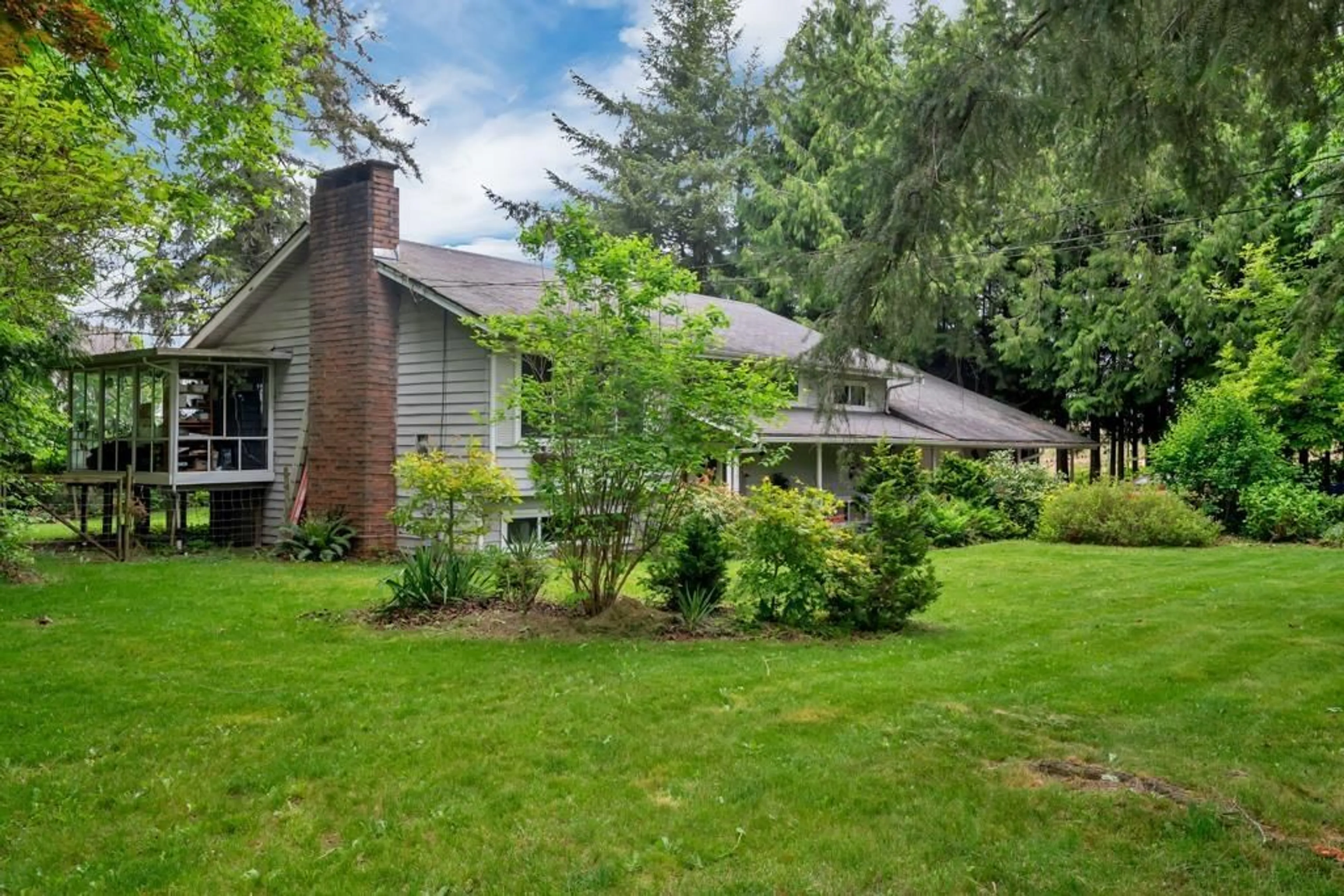 A pic from outside/outdoor area/front of a property/back of a property/a pic from drone, unknown for 3191 LEFEUVRE, Abbotsford British Columbia V4X1M5