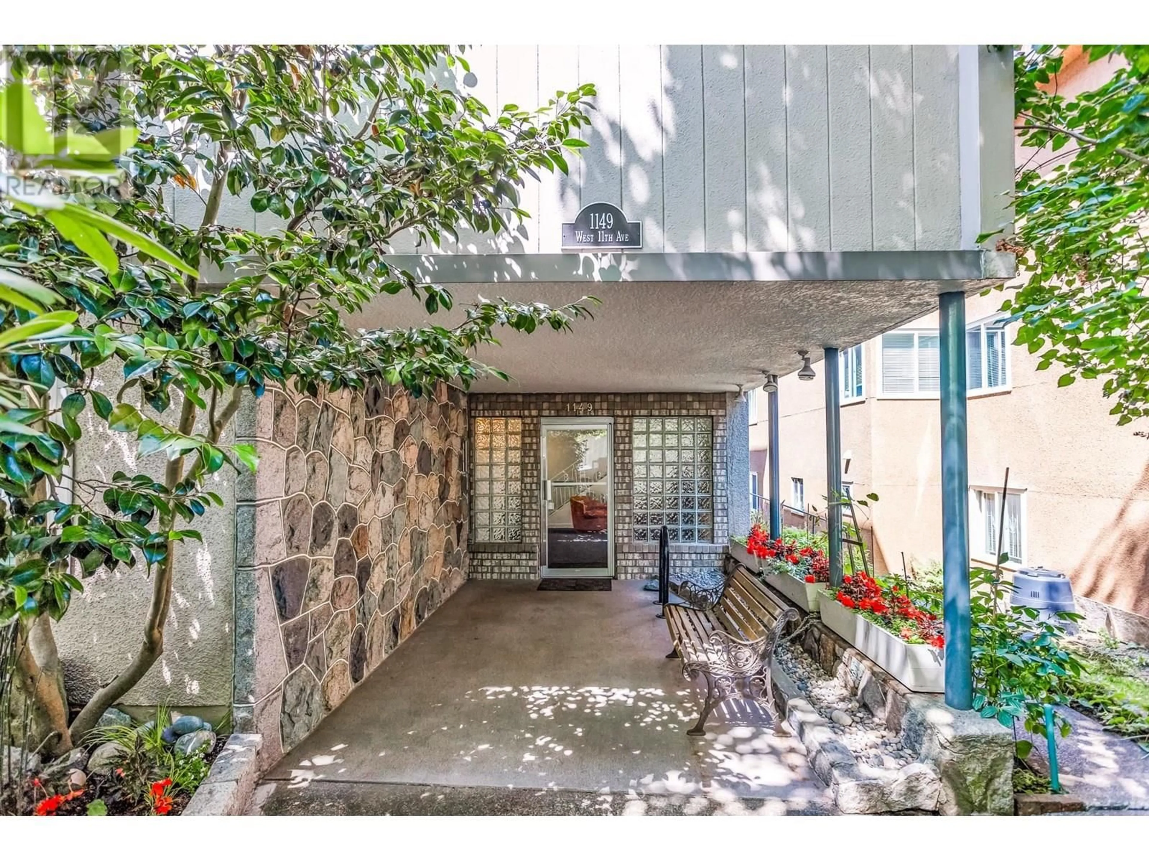 Indoor foyer for 206 - 1149 11TH AVENUE, Vancouver British Columbia V6H1K4
