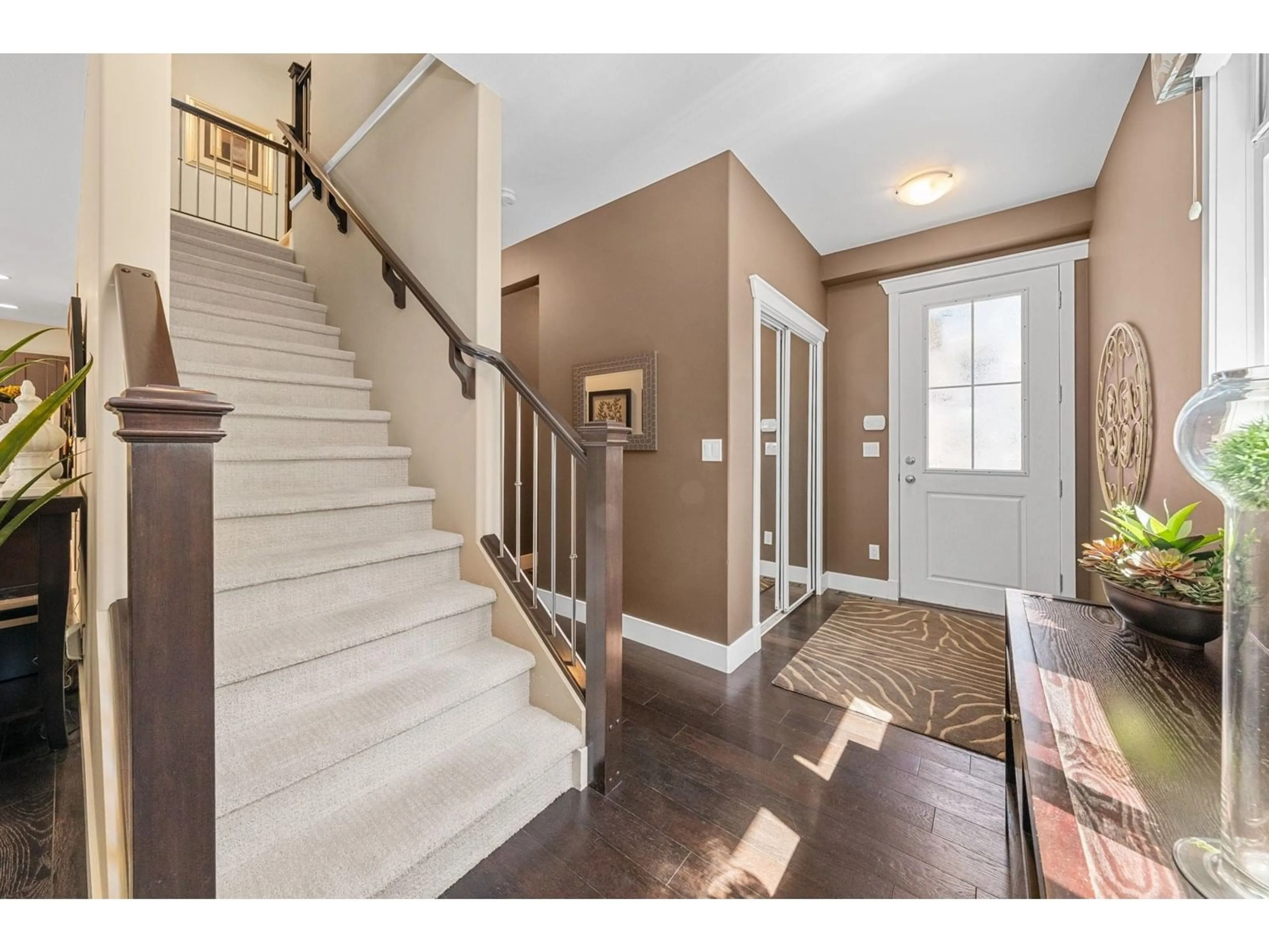 Indoor entryway for 28 - 15454 32, Surrey British Columbia V3Z2J8