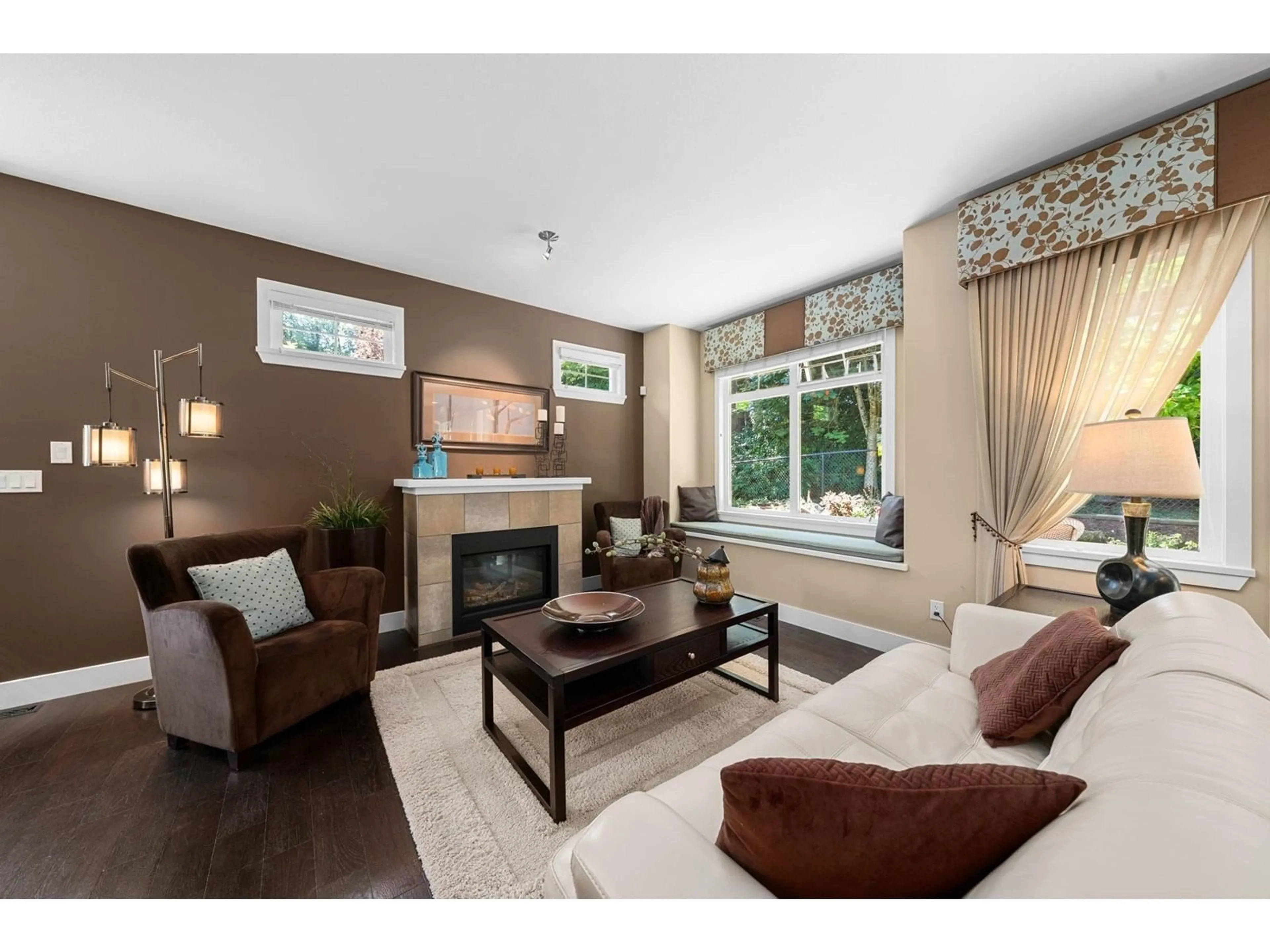 Living room with furniture, wood/laminate floor for 28 - 15454 32, Surrey British Columbia V3Z2J8