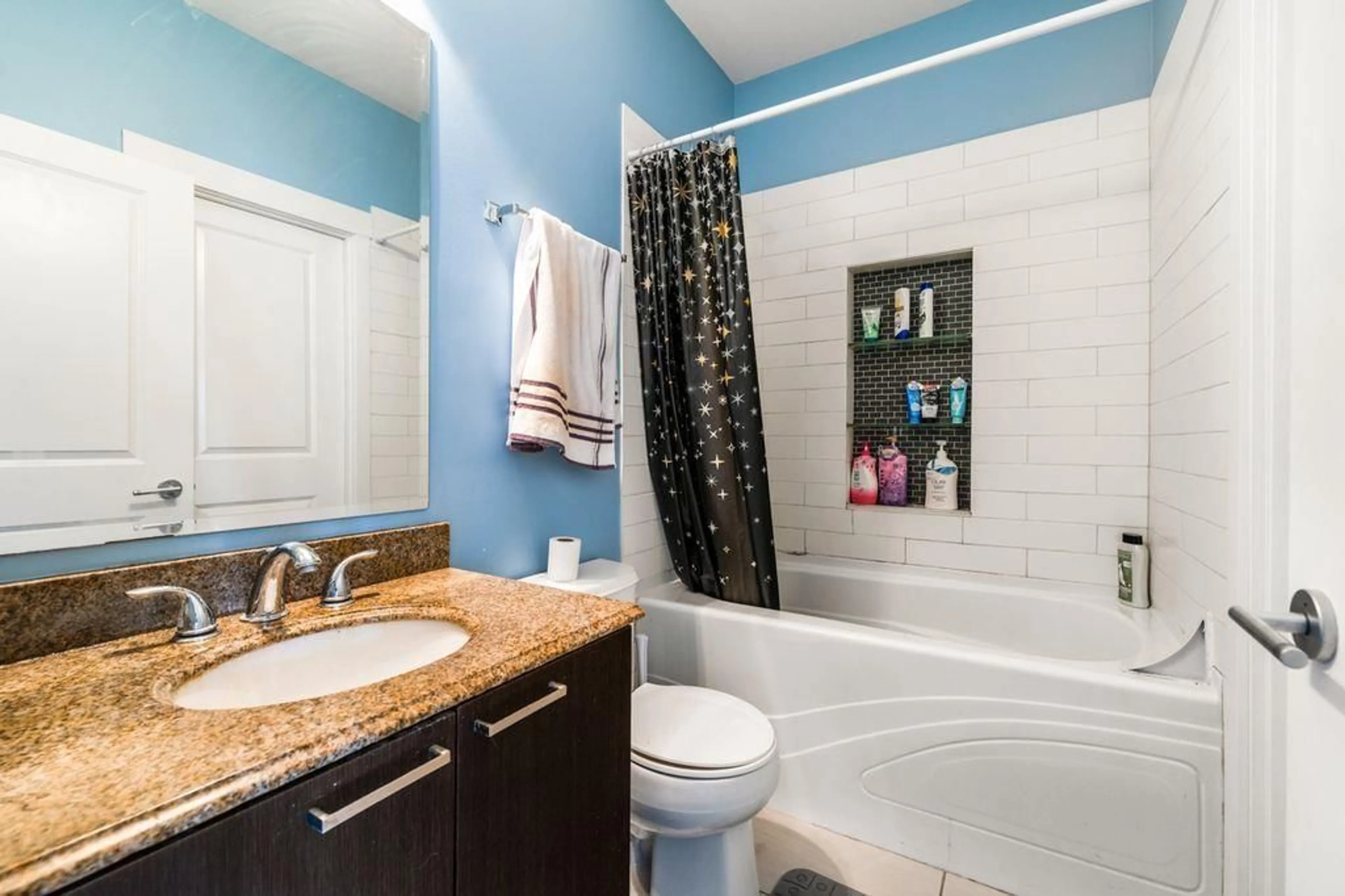 Standard bathroom, ceramic/tile floor for 439 - 13321 102A, Surrey British Columbia V3T1P6