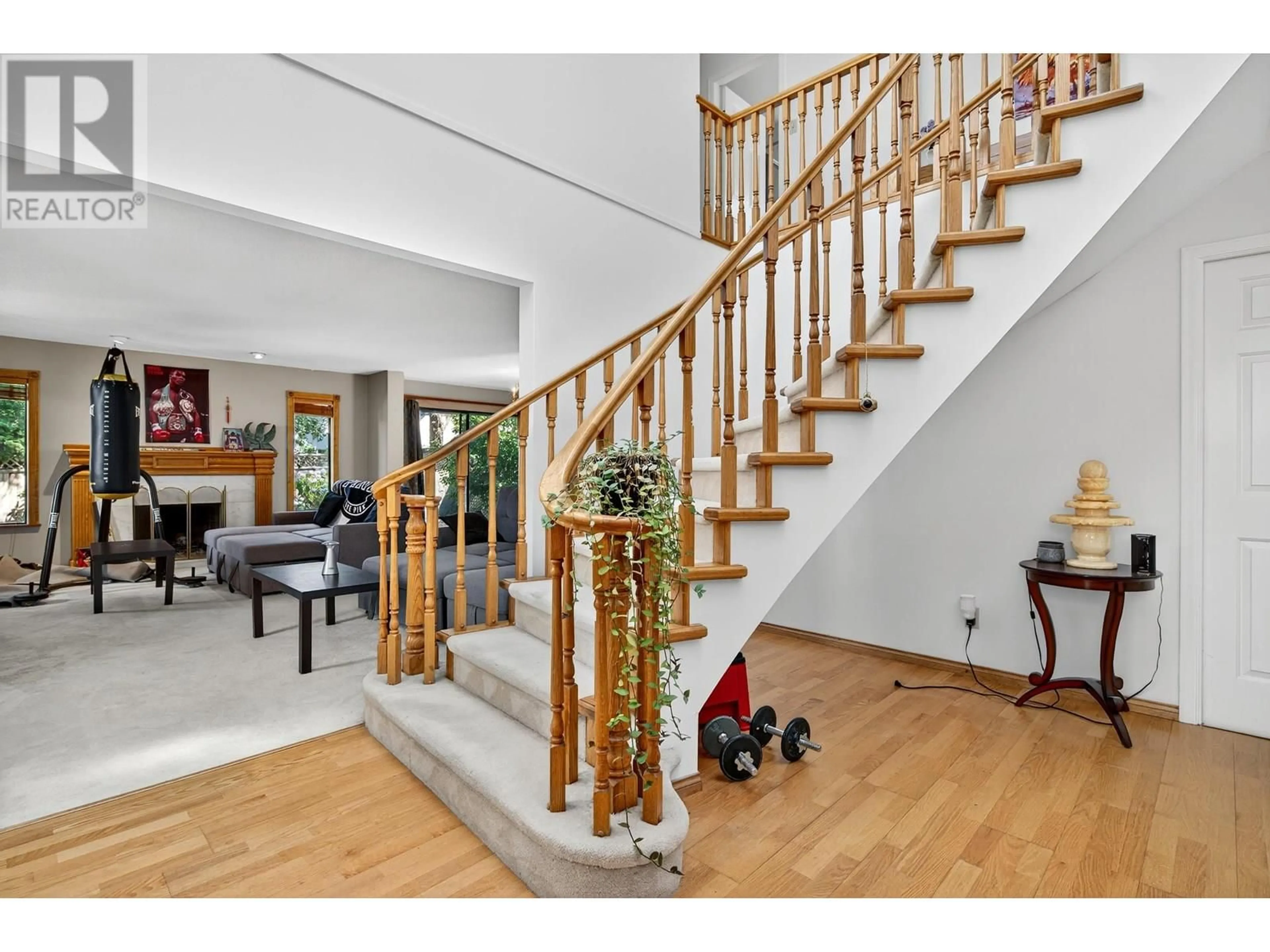 Indoor foyer for 9100 JASKOW GATE, Richmond British Columbia V7E5H7