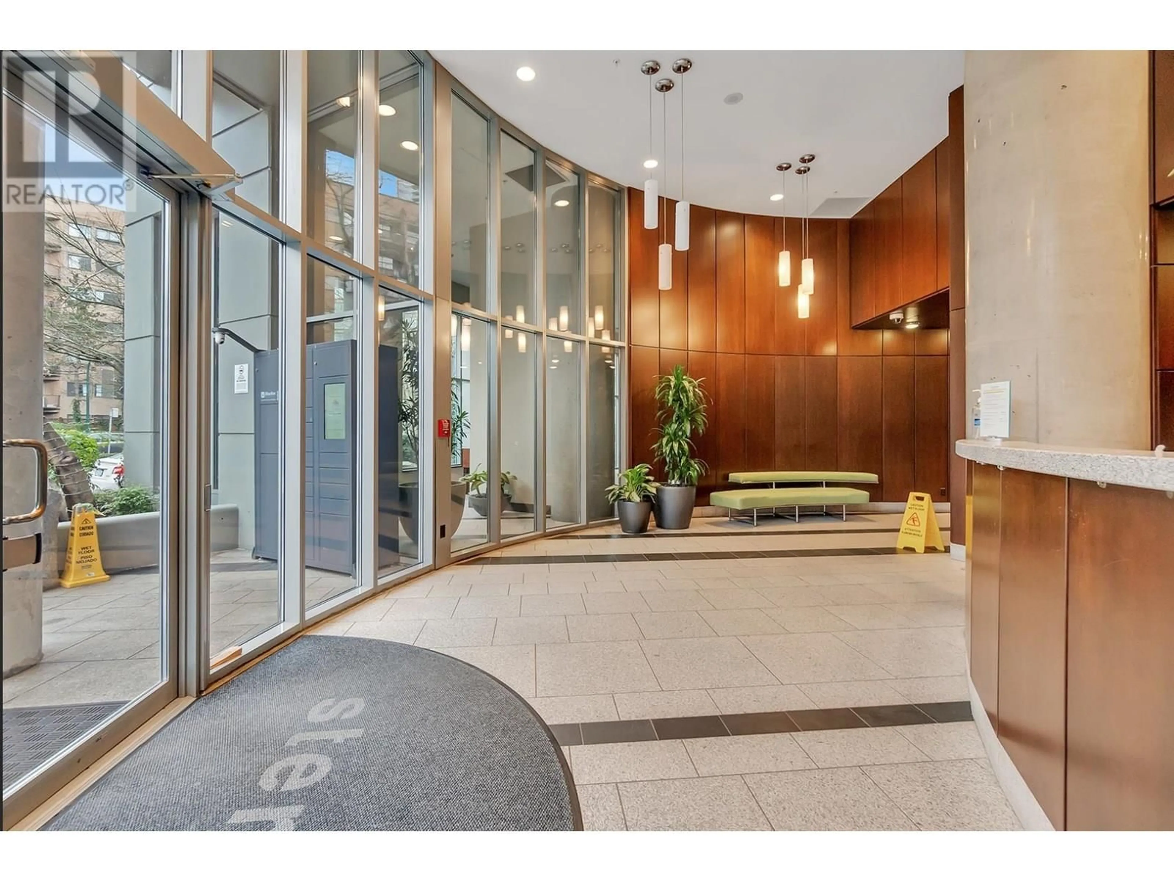 Indoor foyer for 1907 - 1050 SMITHE STREET, Vancouver British Columbia V6E4T4