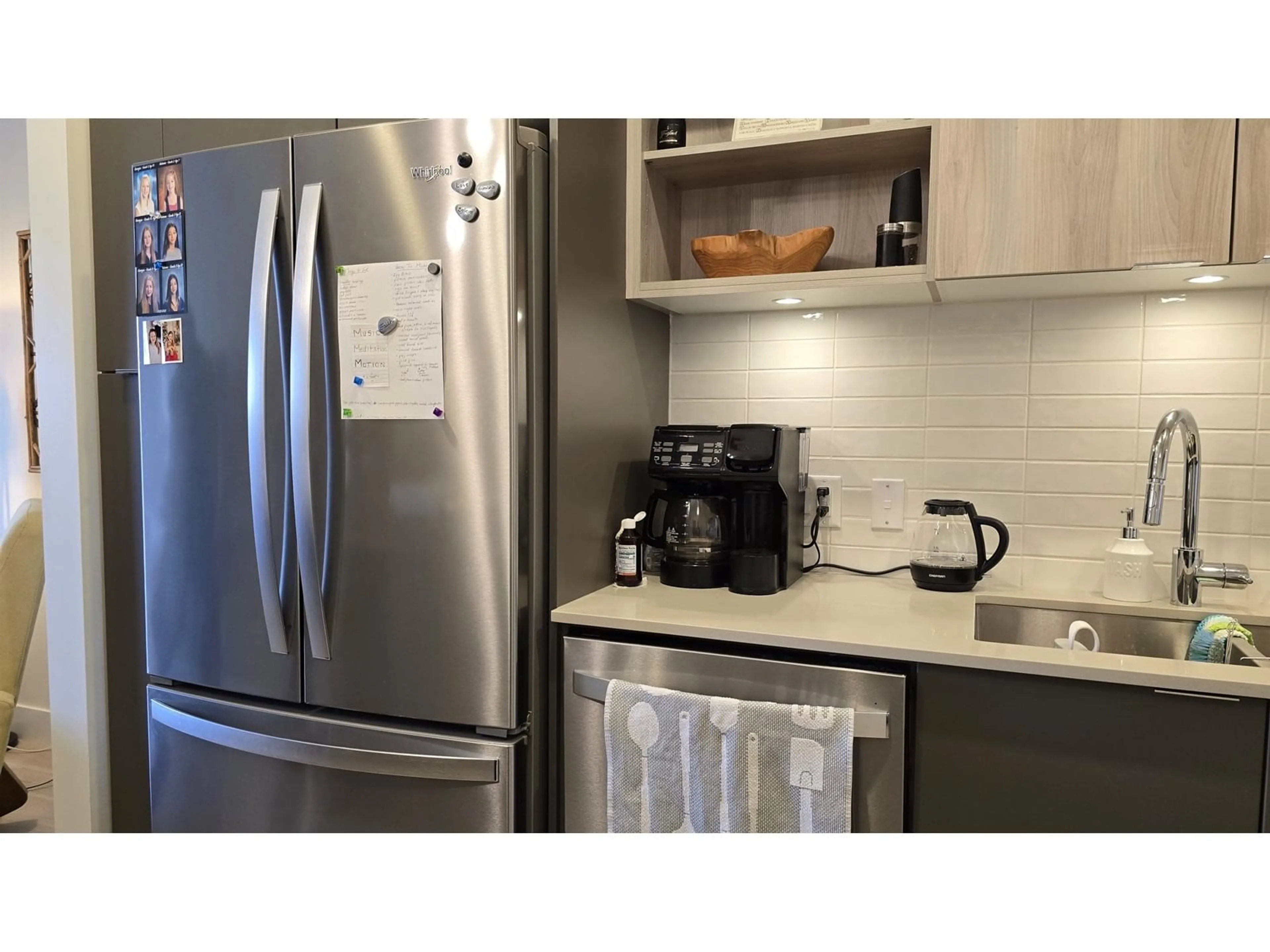 Standard kitchen, unknown for 512 - 6950 NICHOLSON, Delta British Columbia V4E0A8