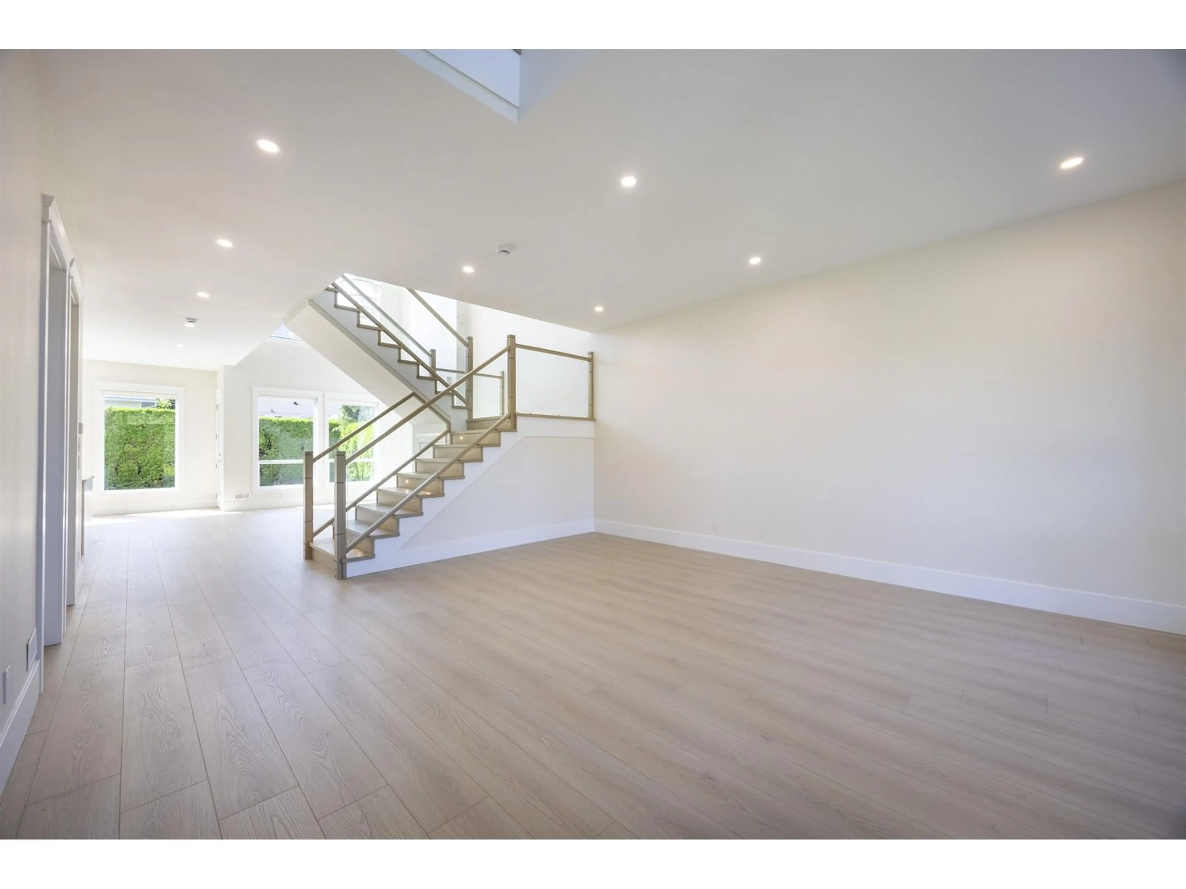 Indoor foyer for 1365 160A, Surrey British Columbia V4A7T7