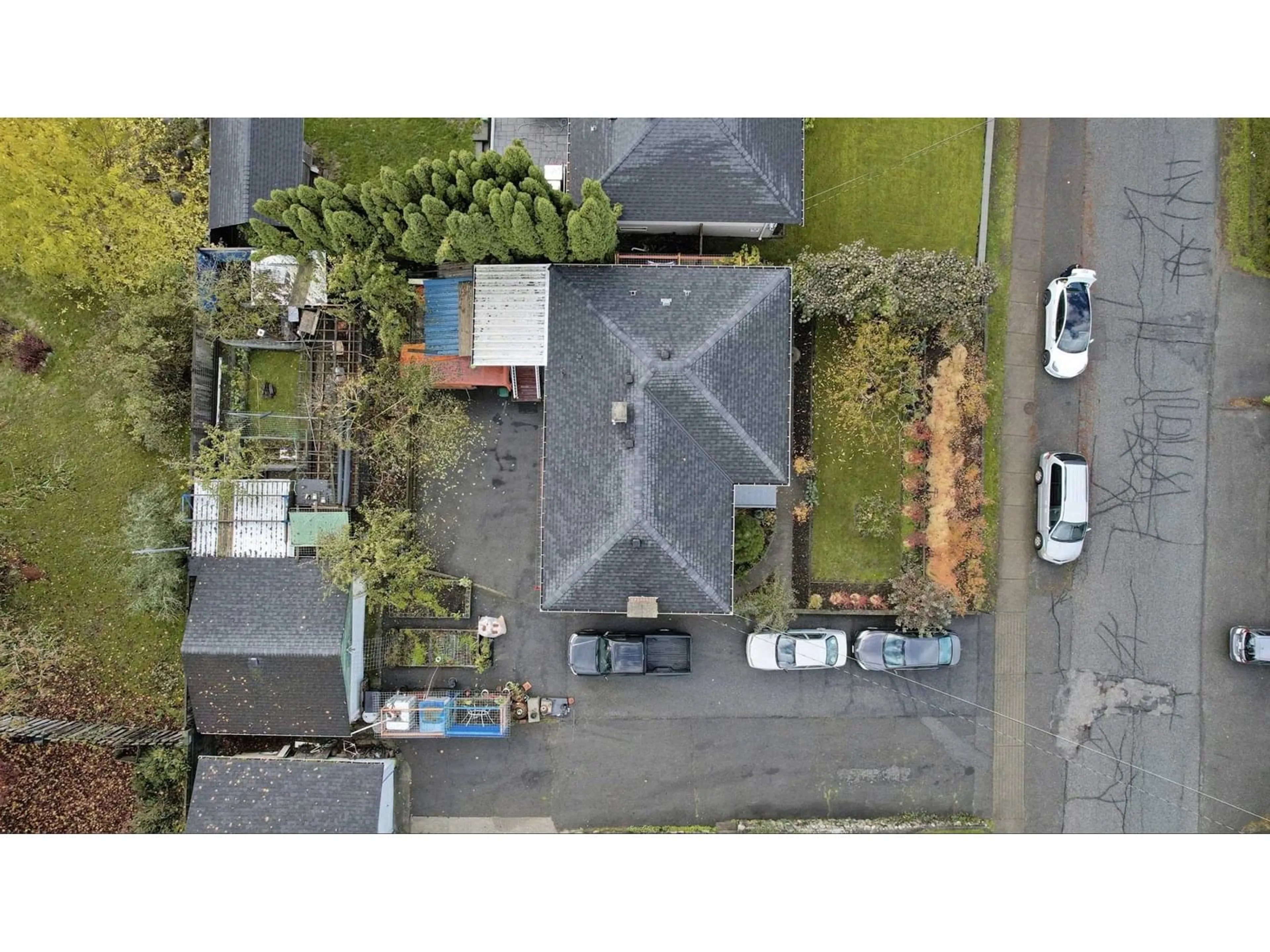 A pic from outside/outdoor area/front of a property/back of a property/a pic from drone, street for 8824 RUSSELL, Delta British Columbia V4C4P7