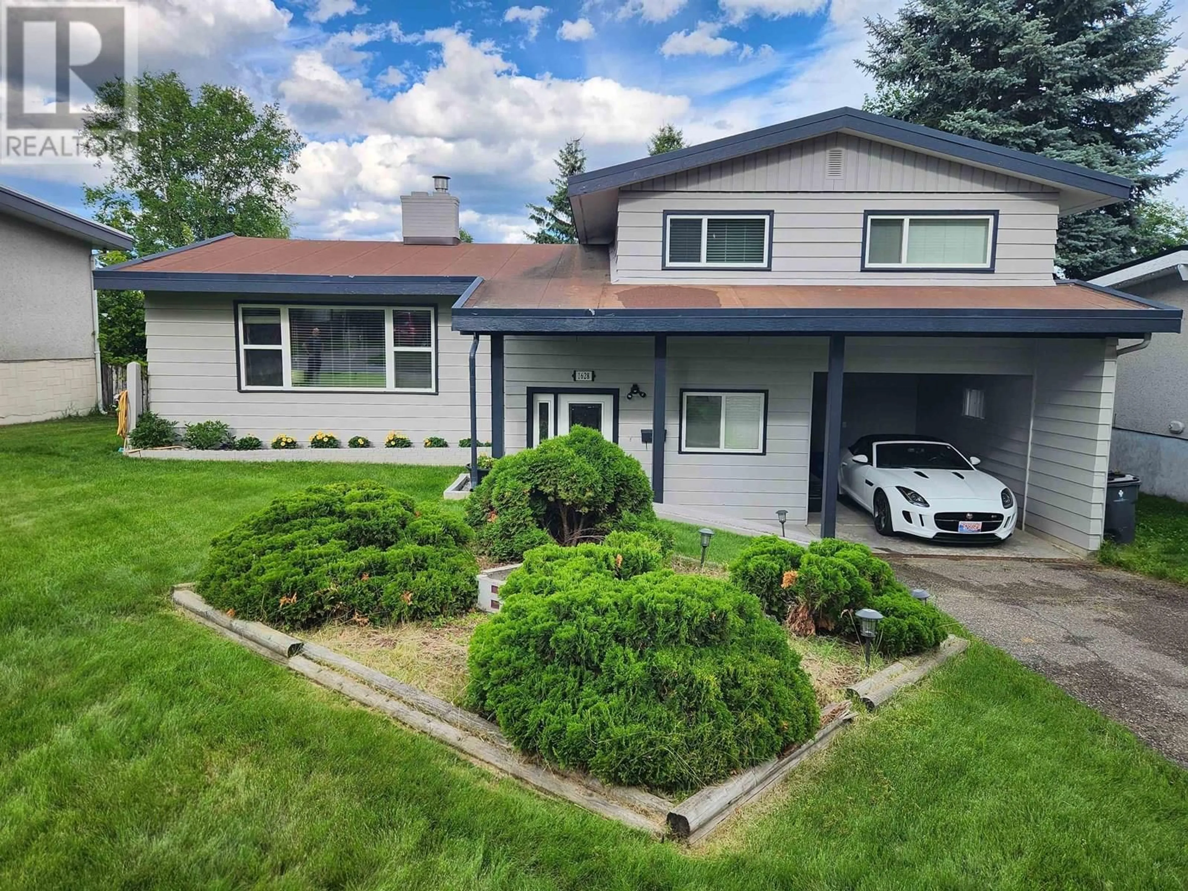 A pic from outside/outdoor area/front of a property/back of a property/a pic from drone, unknown for 1628 GILLETT STREET, Prince George British Columbia V2M2V4