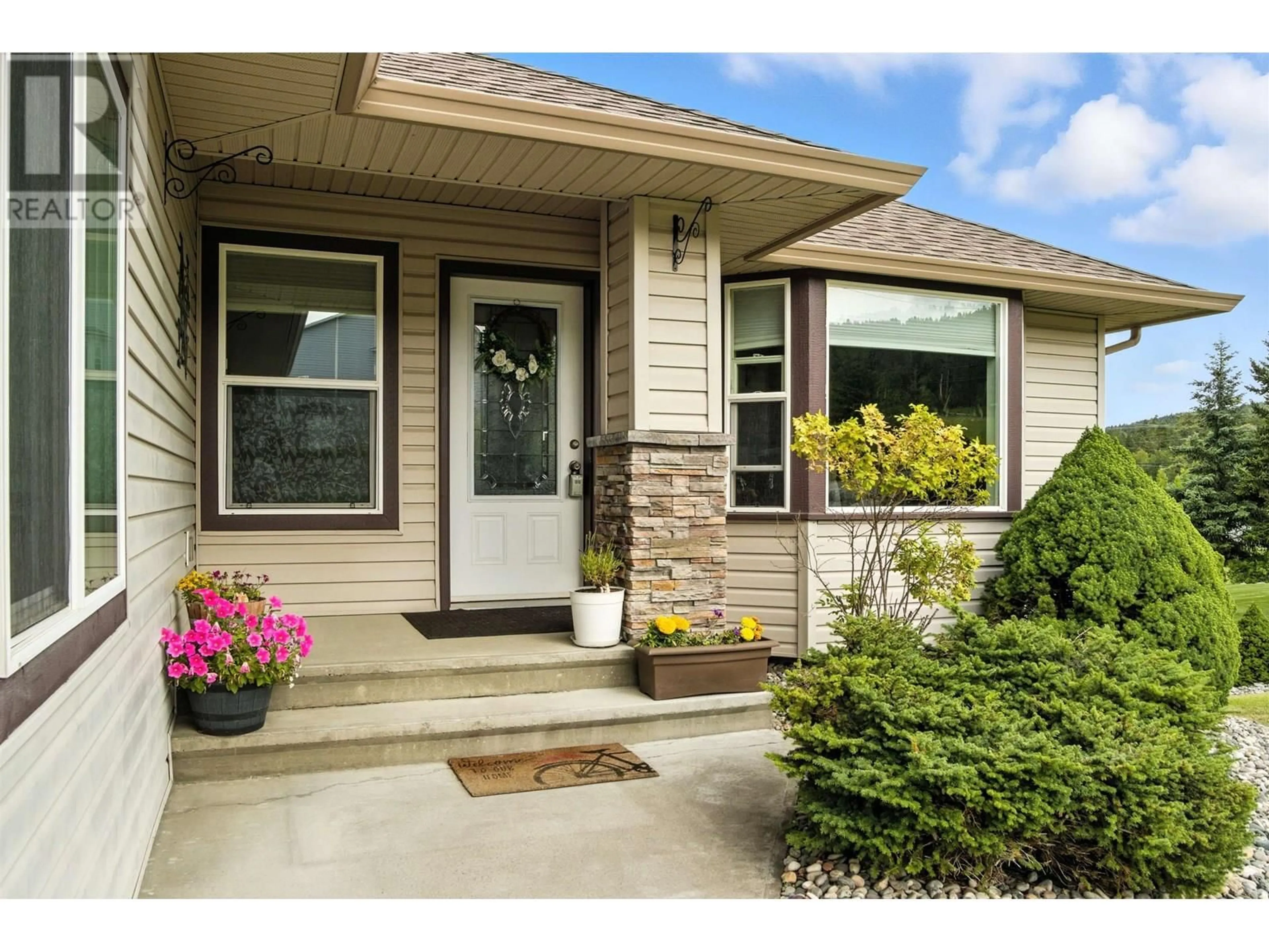 Home with vinyl exterior material, street for 40 WESTRIDGE DRIVE, Williams Lake British Columbia V2G5K3