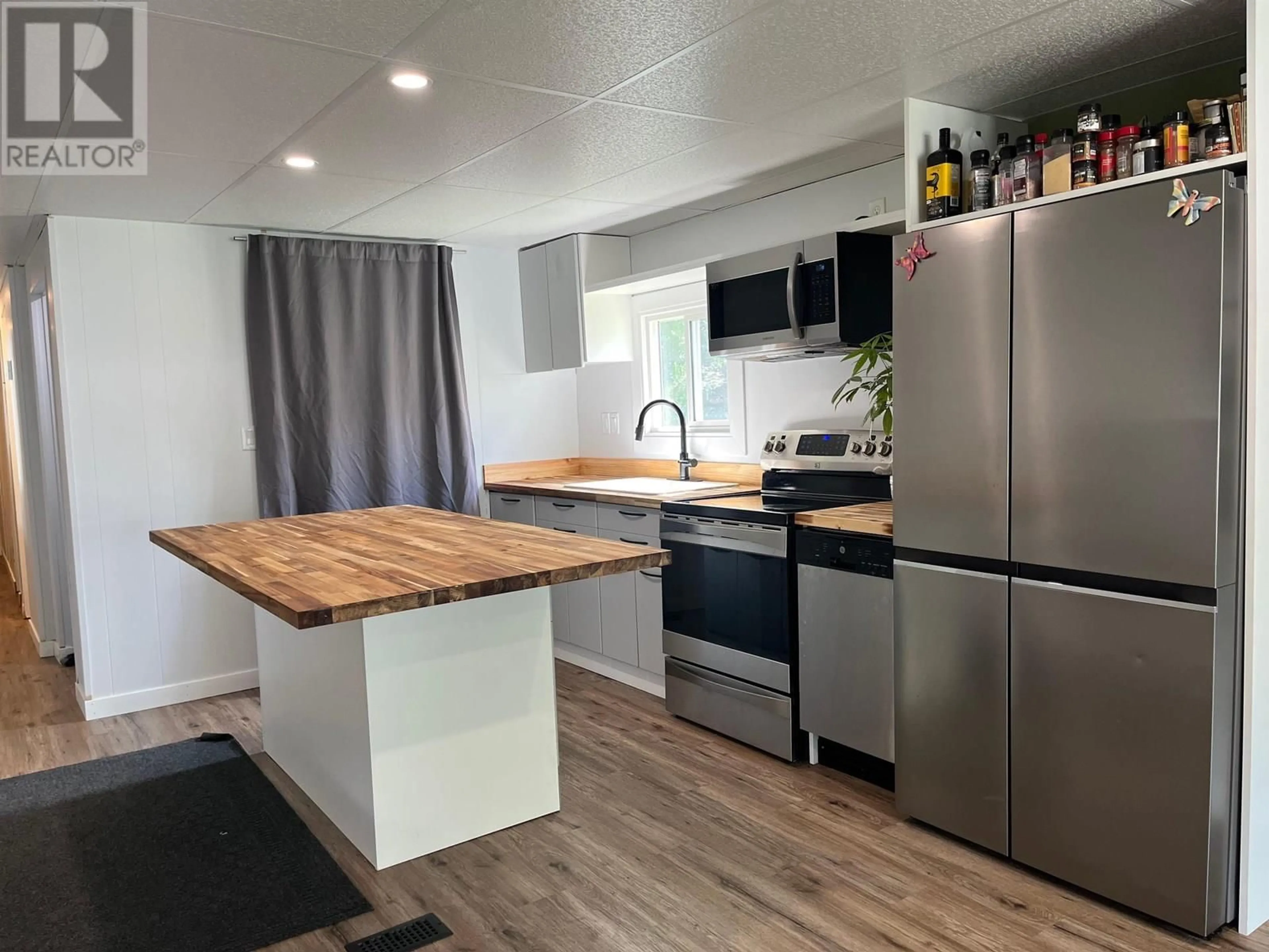 Open concept kitchen, wood/laminate floor for 89 - 6100 DAKELH TI, Prince George British Columbia V2N4R1