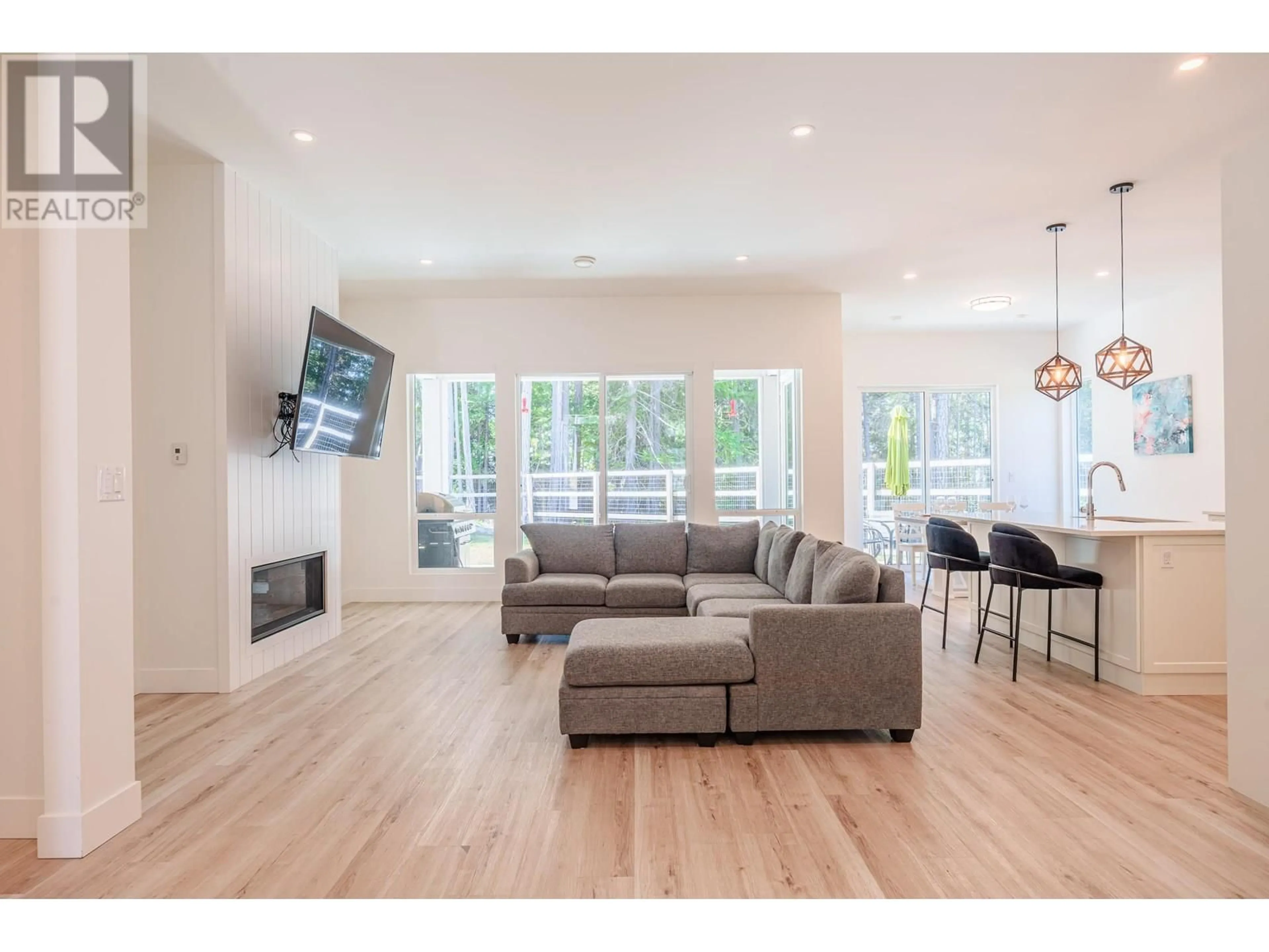Living room with furniture, wood/laminate floor for 11120 SUNSHINE COAST HIGHWAY, Pender Harbour British Columbia V7Z1B9