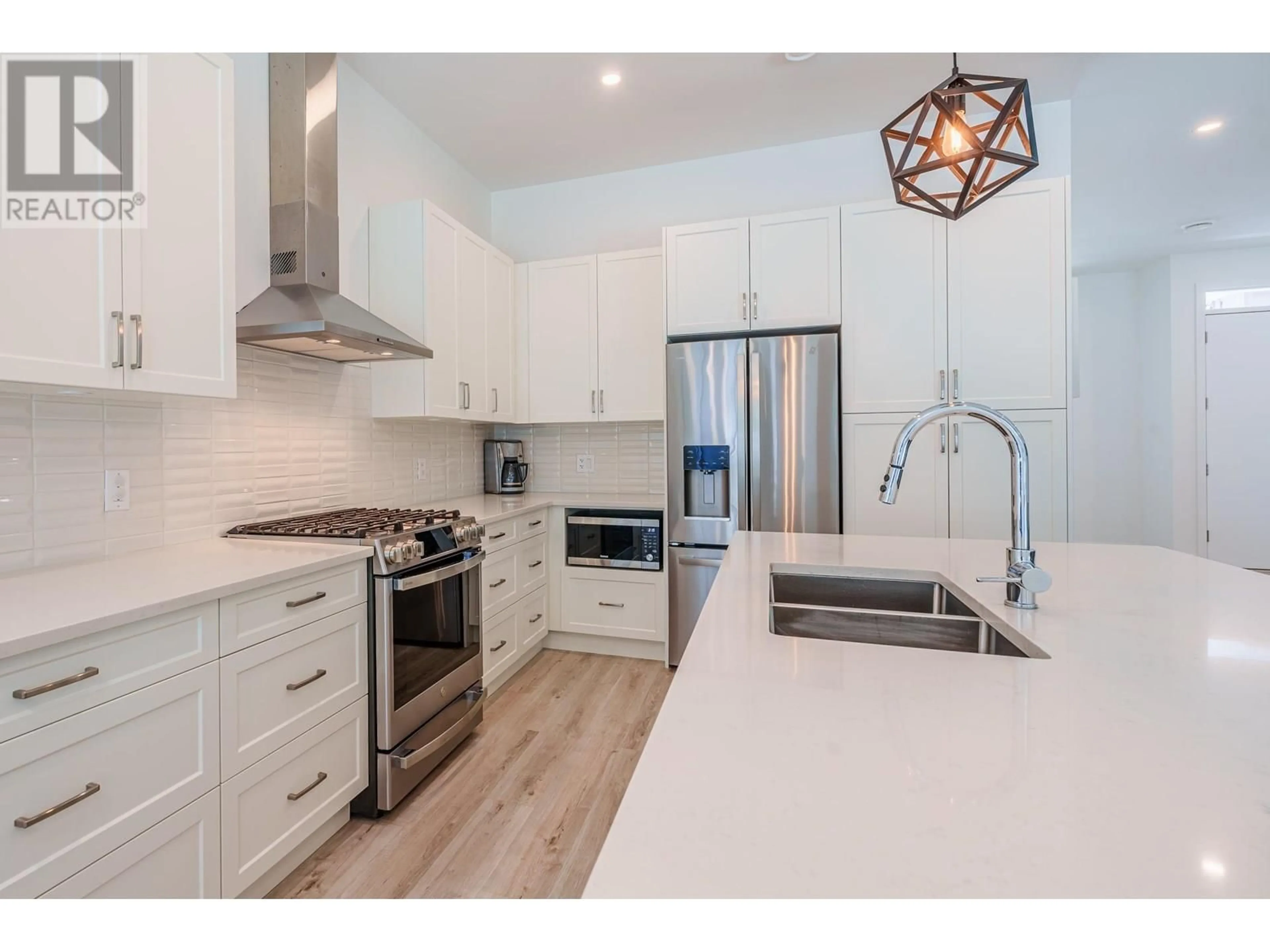 Open concept kitchen, unknown for 11120 SUNSHINE COAST HIGHWAY, Pender Harbour British Columbia V7Z1B9