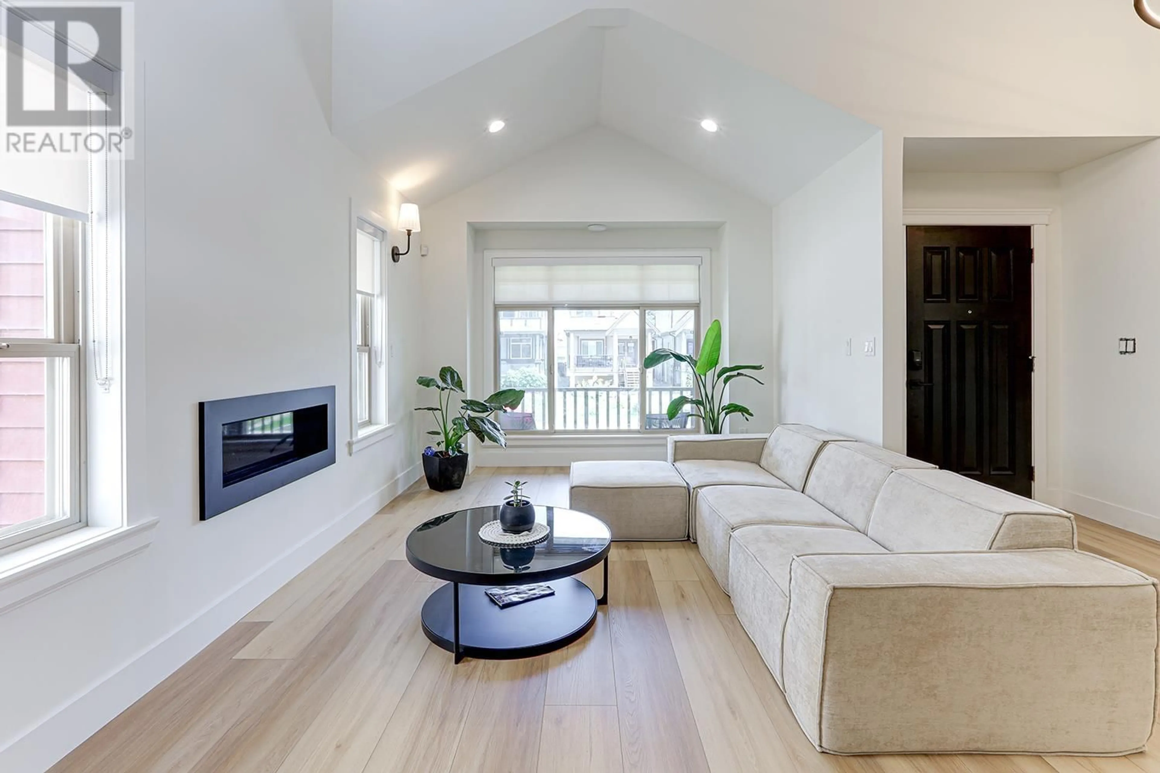 Living room with furniture, wood/laminate floor for 238 PHILLIPS STREET, New Westminster British Columbia V3M5P1