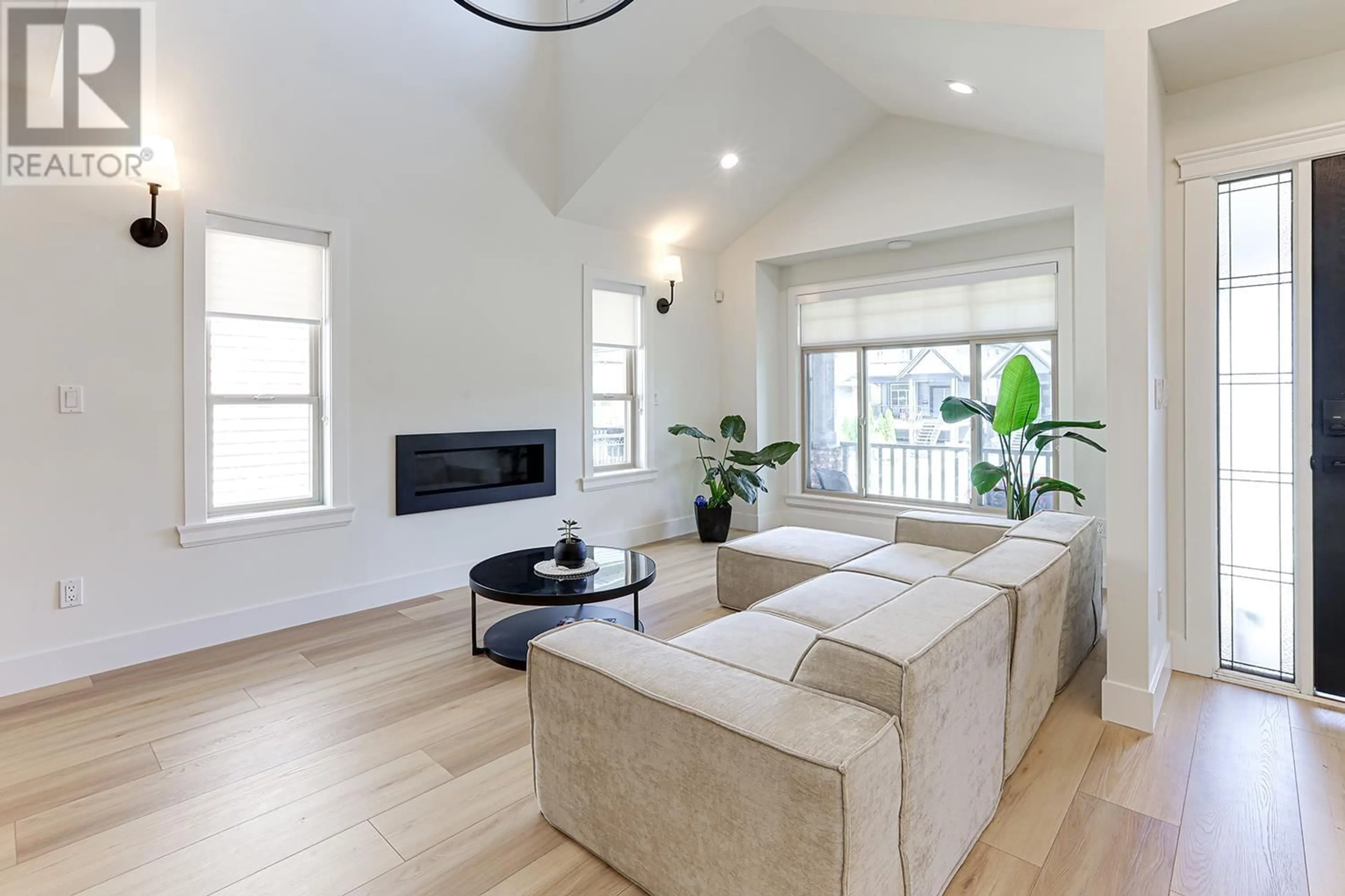 Living room with furniture, unknown for 238 PHILLIPS STREET, New Westminster British Columbia V3M5P1