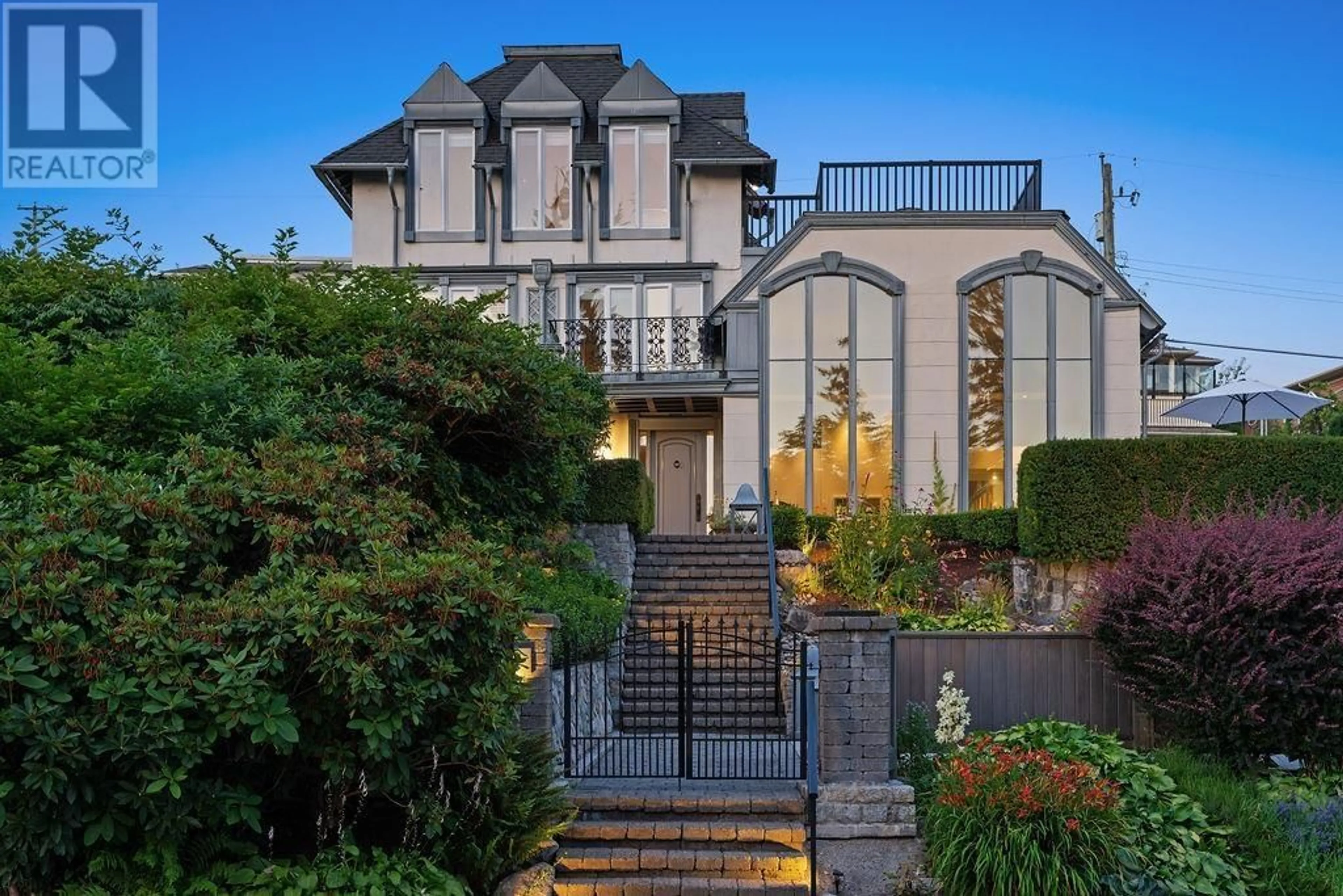 Unknown for 284 SANDRINGHAM CRESCENT, North Vancouver British Columbia V7N2R8