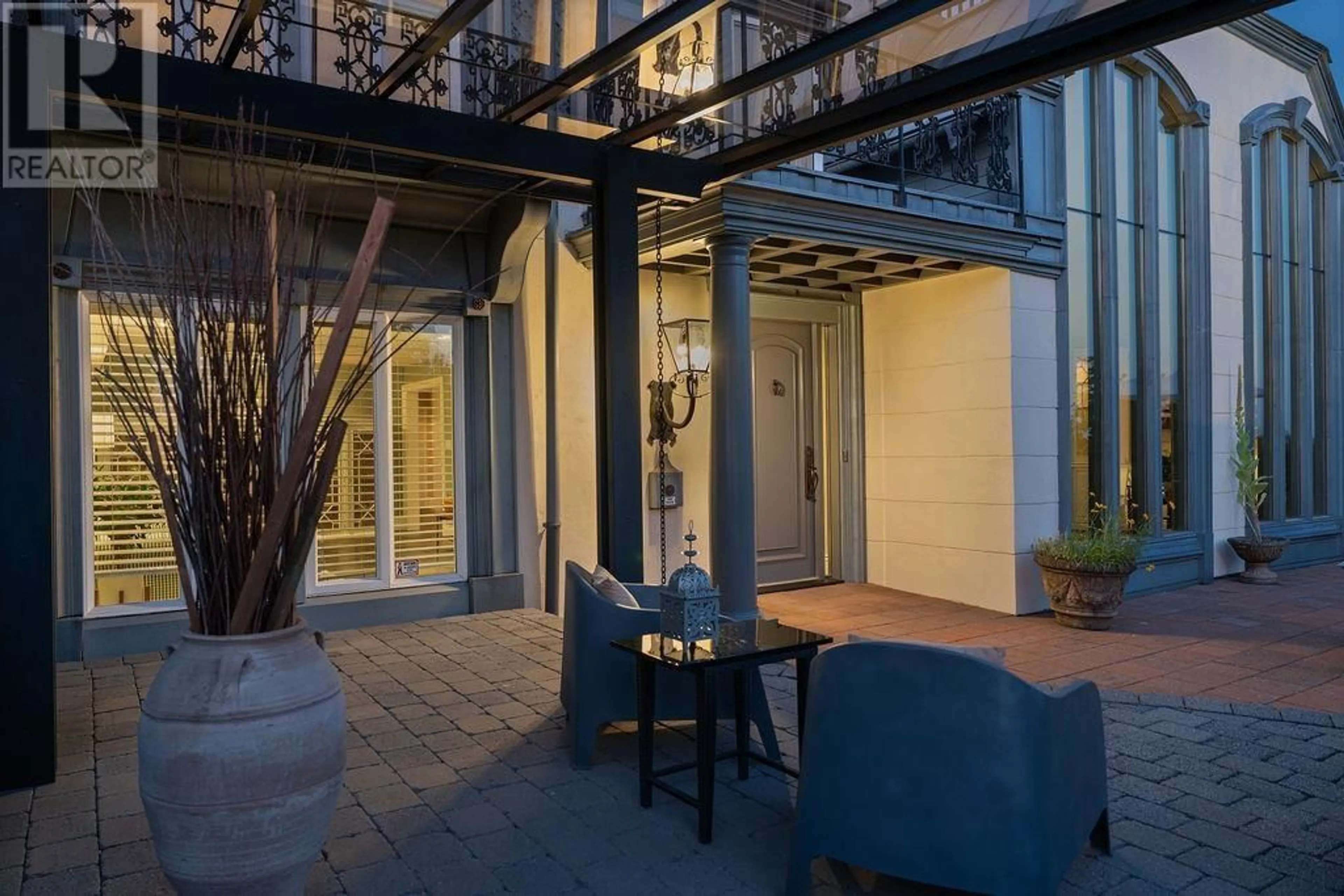 Patio, street for 284 SANDRINGHAM CRESCENT, North Vancouver British Columbia V7N2R8