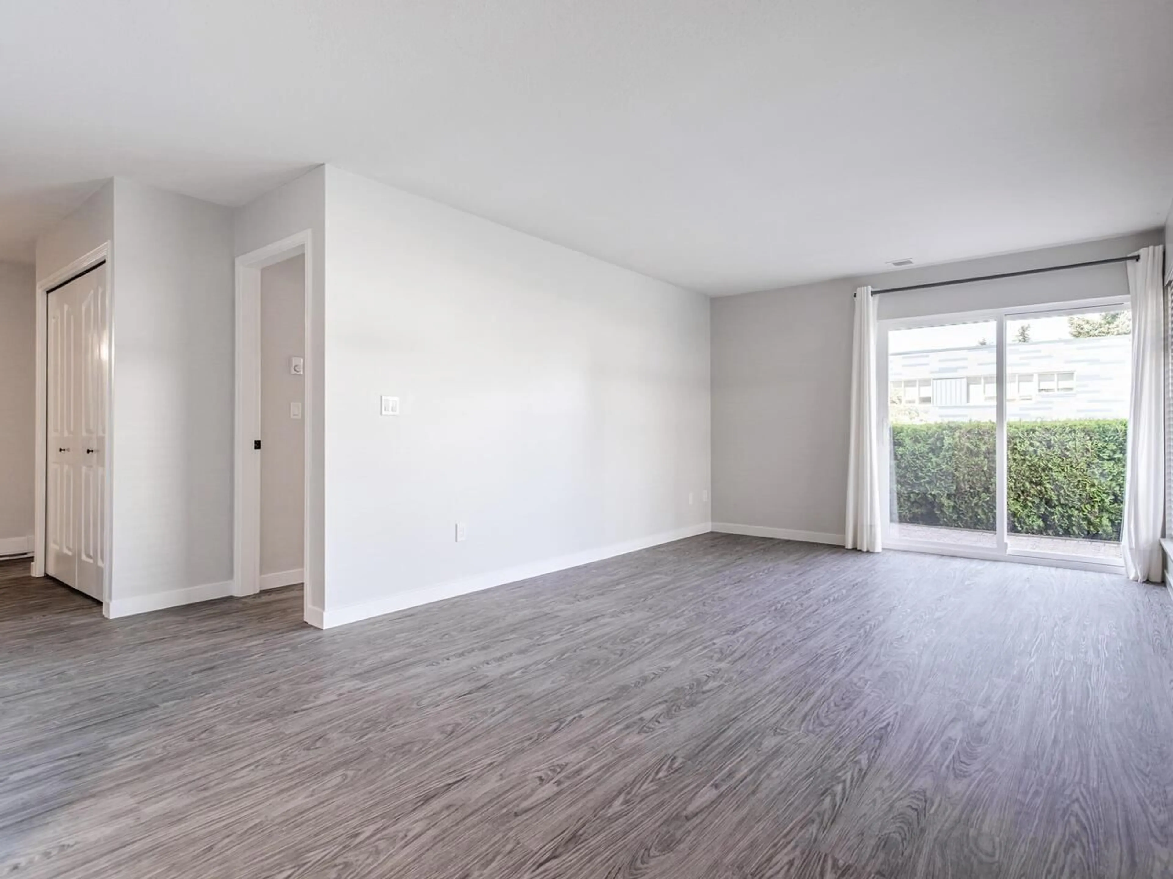 A pic of a room for 101 - 2239 152, Surrey British Columbia V4A4P1