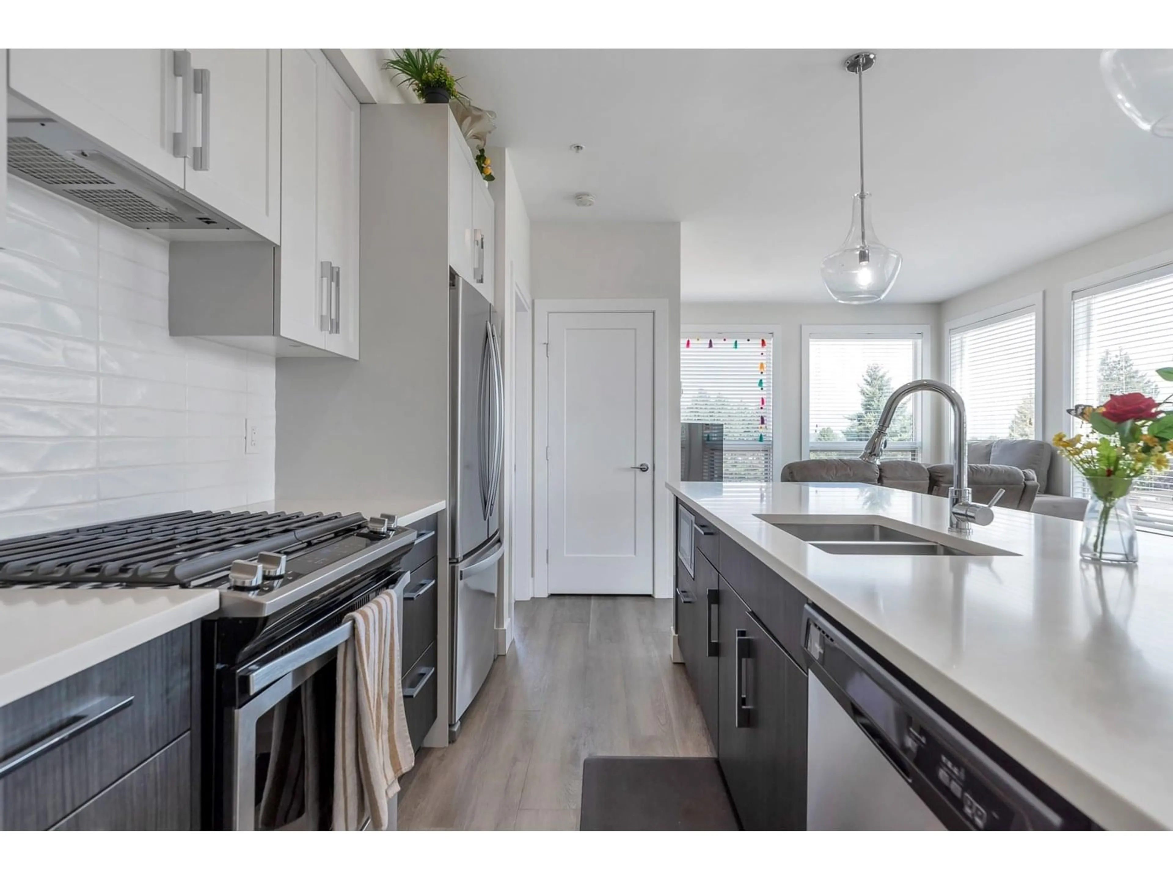 Open concept kitchen, unknown for 405 - 32838 VENTURA, Abbotsford British Columbia V2S0M5